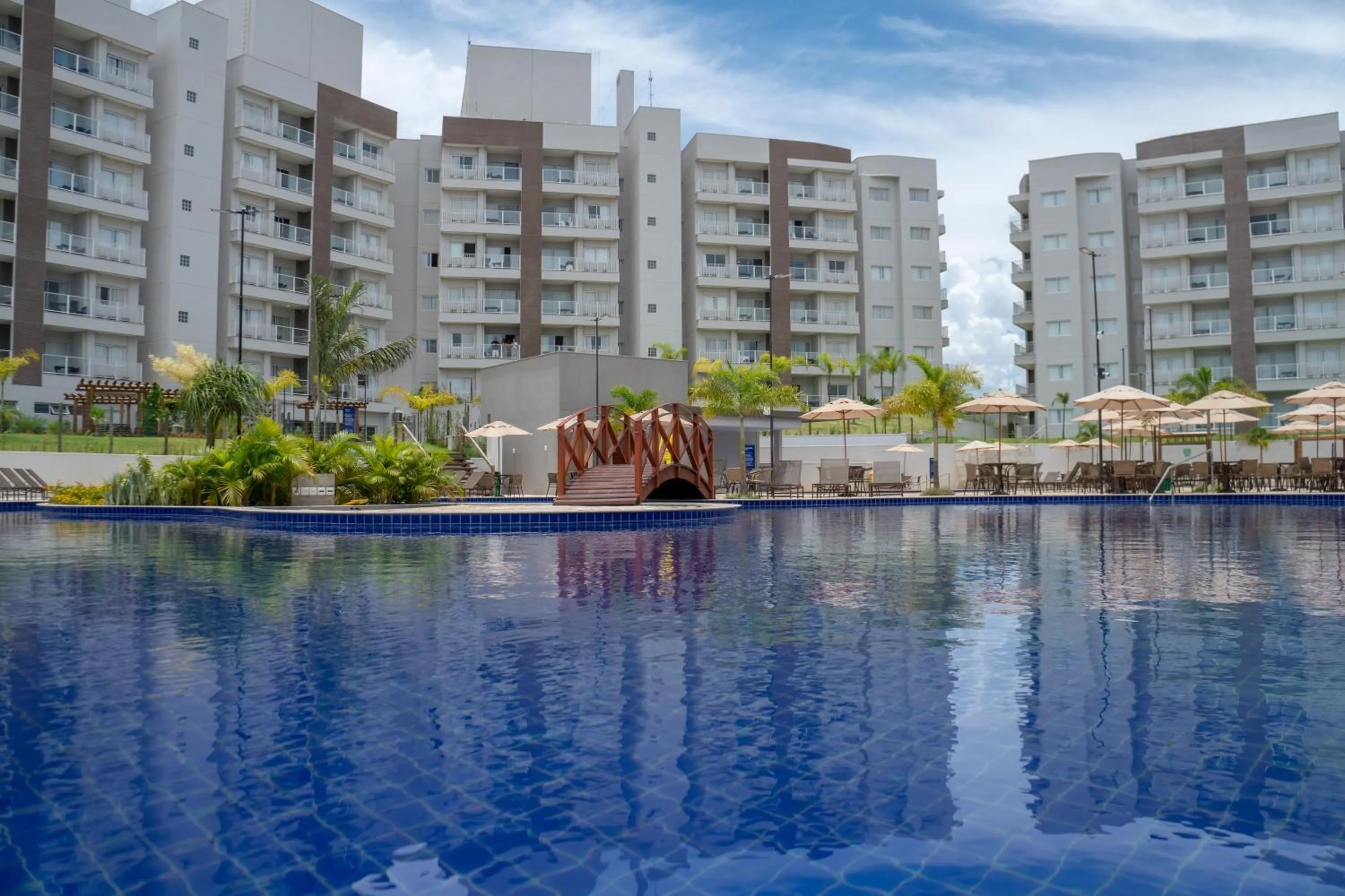 Pool view in Lagoa EcoTowers Resort - LAGOA OFICIAL