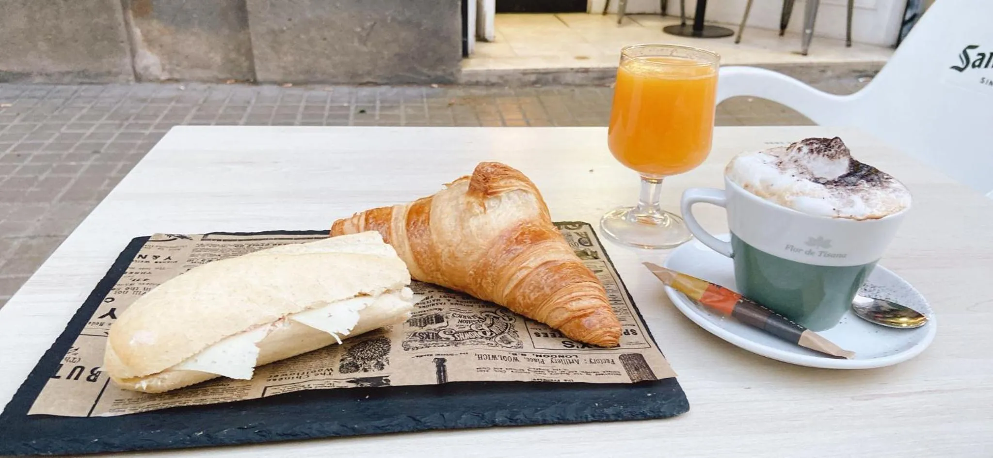 Breakfast in Hostal Live Natura Barcelona