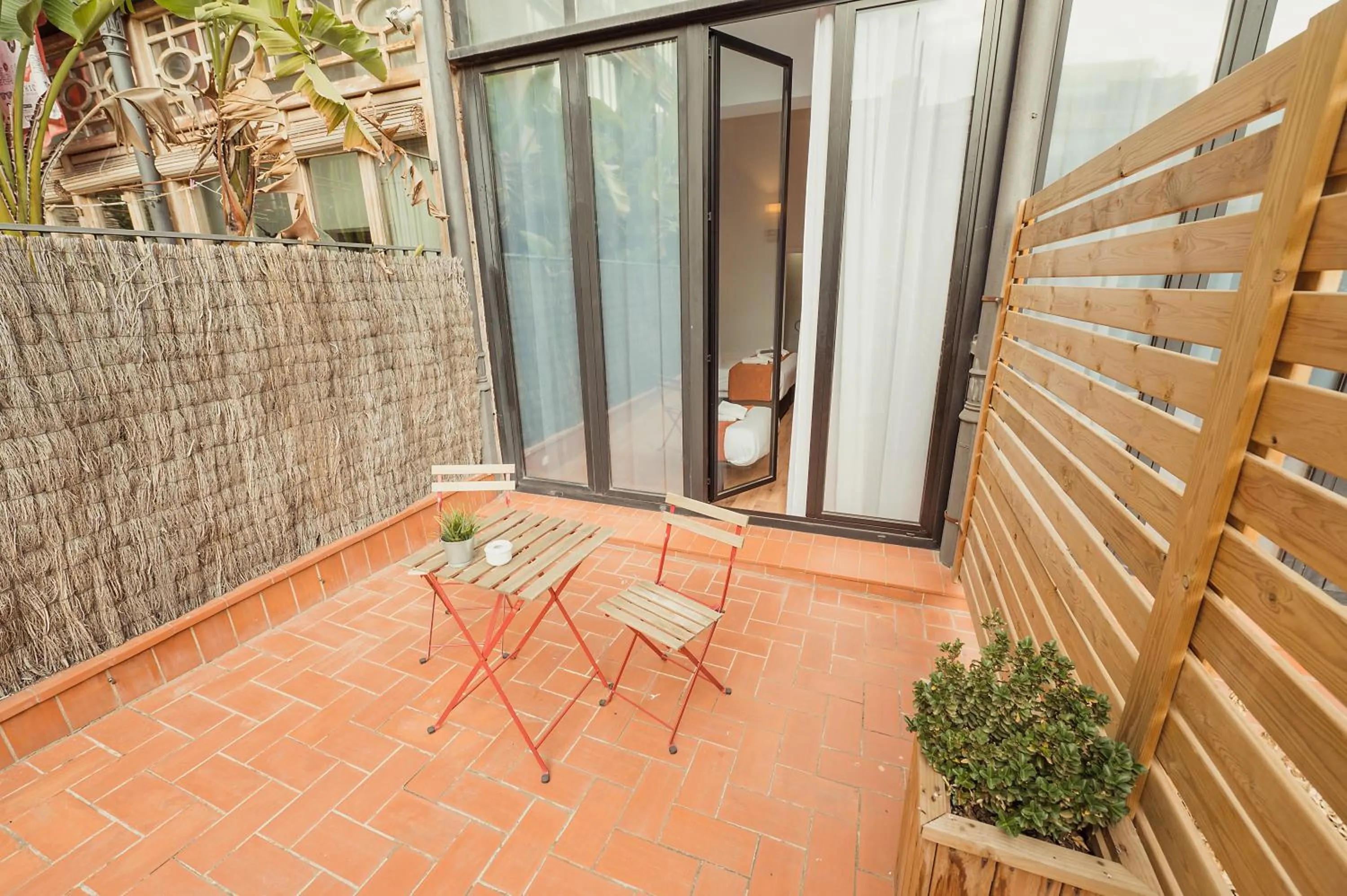 Balcony/Terrace in Hostal Live Natura Barcelona