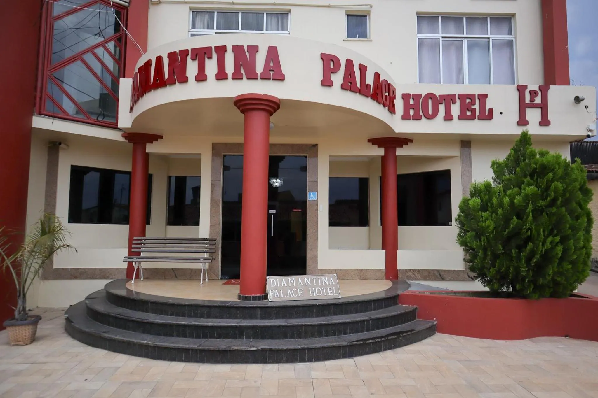 Facade/entrance in Diamantina Palace Hotel