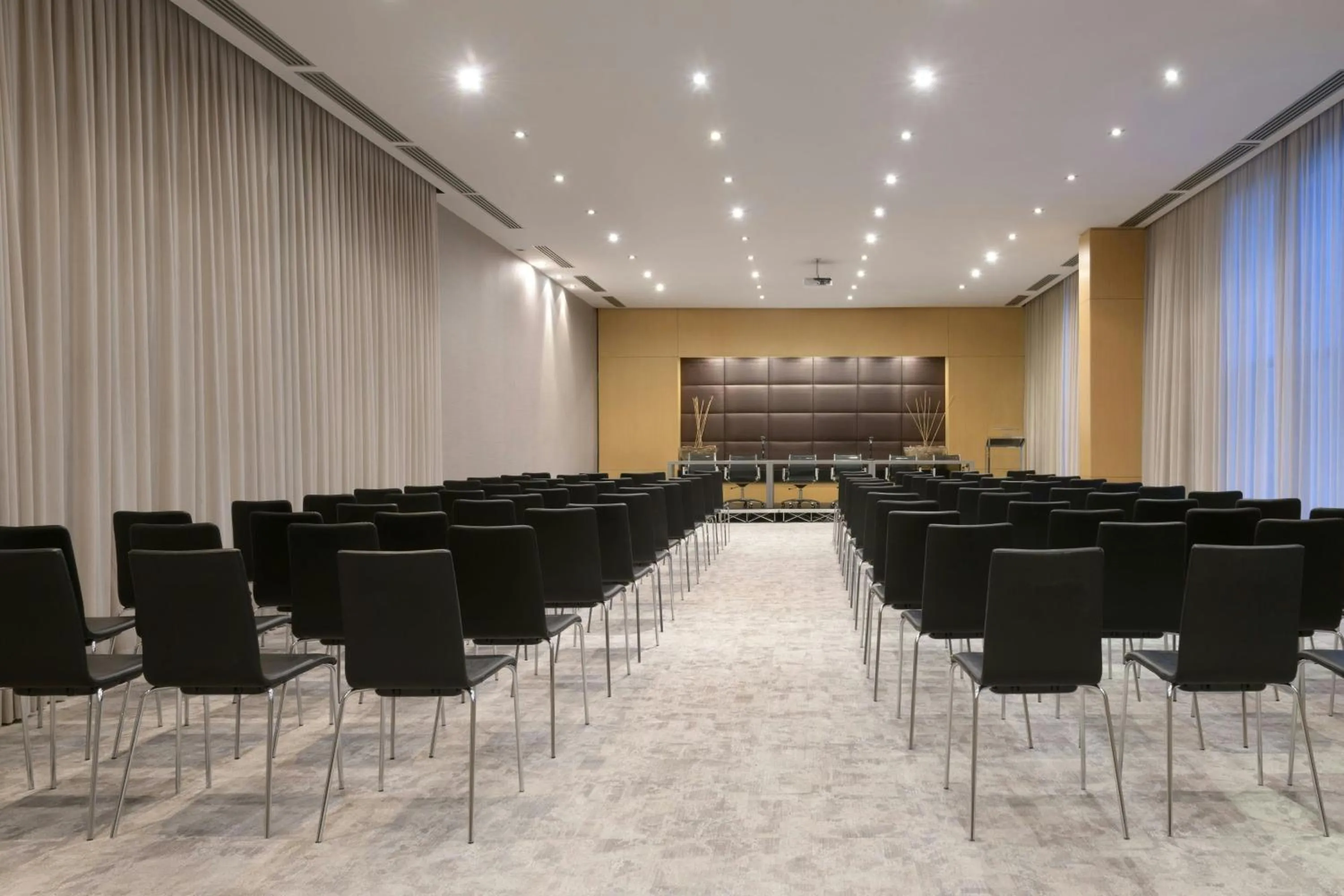 Meeting/conference room in AC Hotel Firenze by Marriott