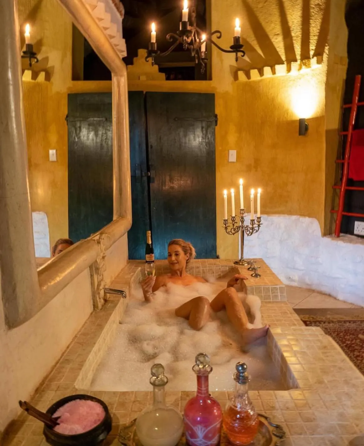 Bath in Timamoon Lodge