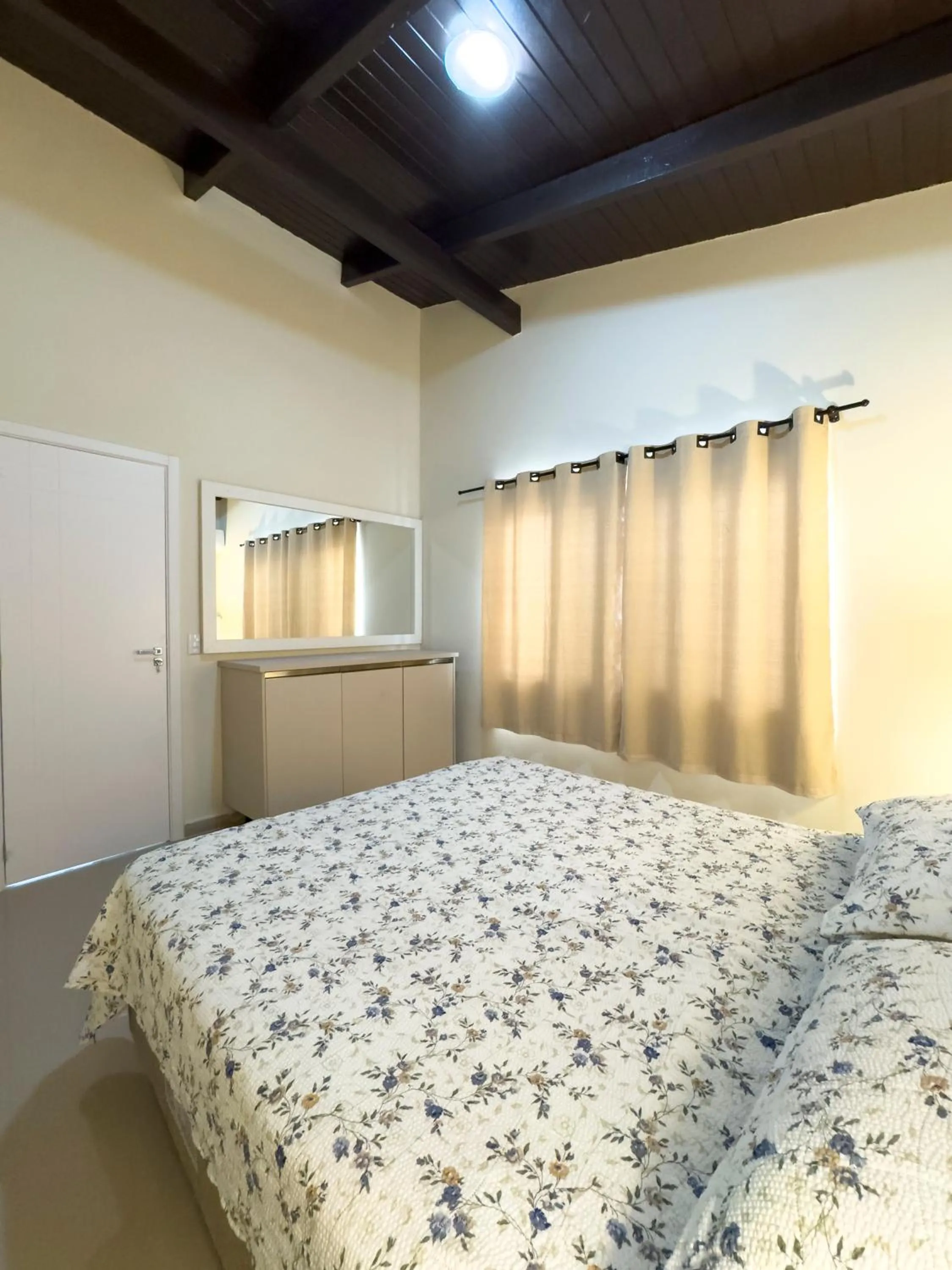 Bed in Bombinhas Tourist Apart