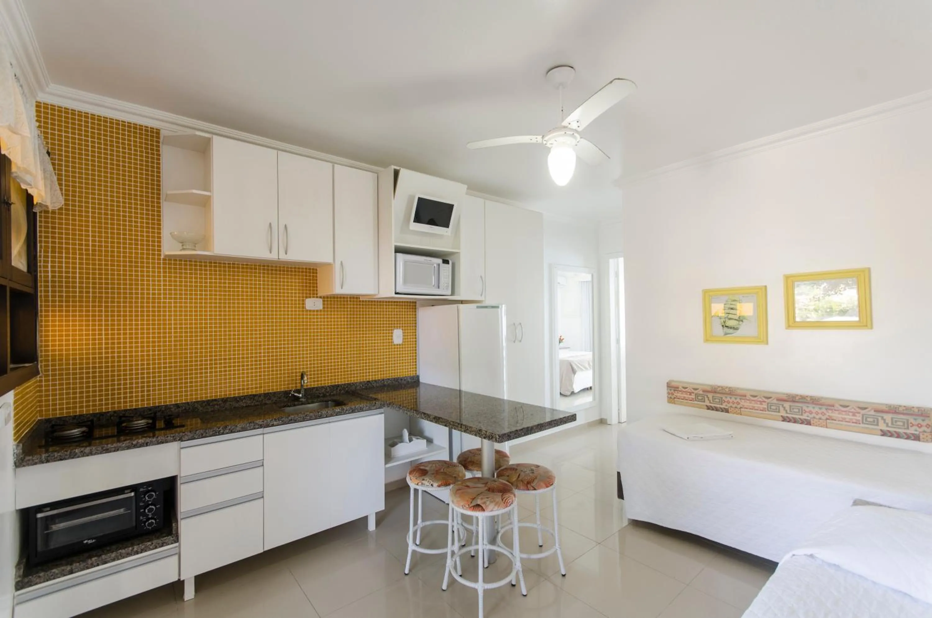 Kitchen or kitchenette in Bombinhas Tourist Apart