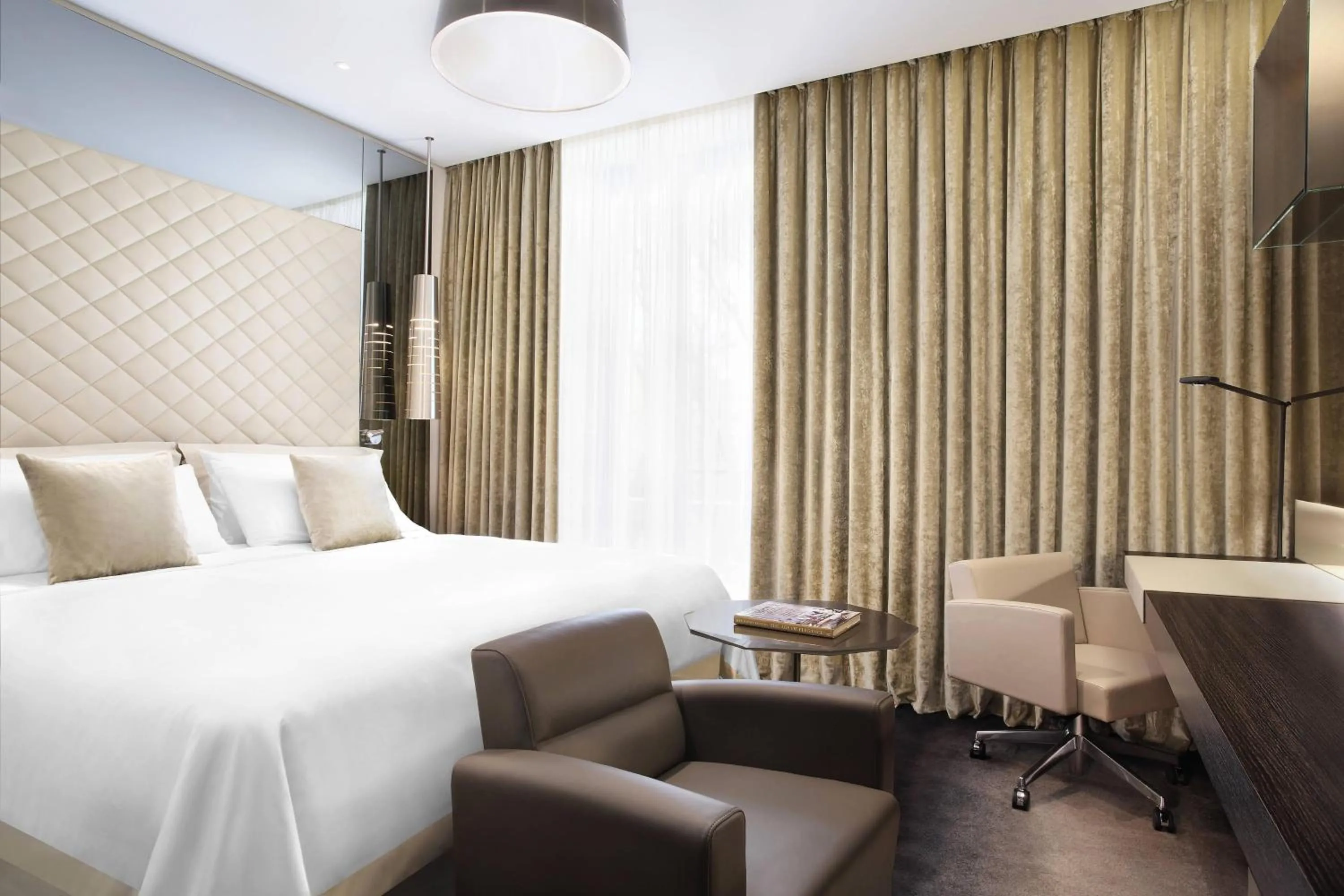 Bedroom, Bed in Excelsior Hotel Gallia, a Luxury Collection Hotel, Milan
