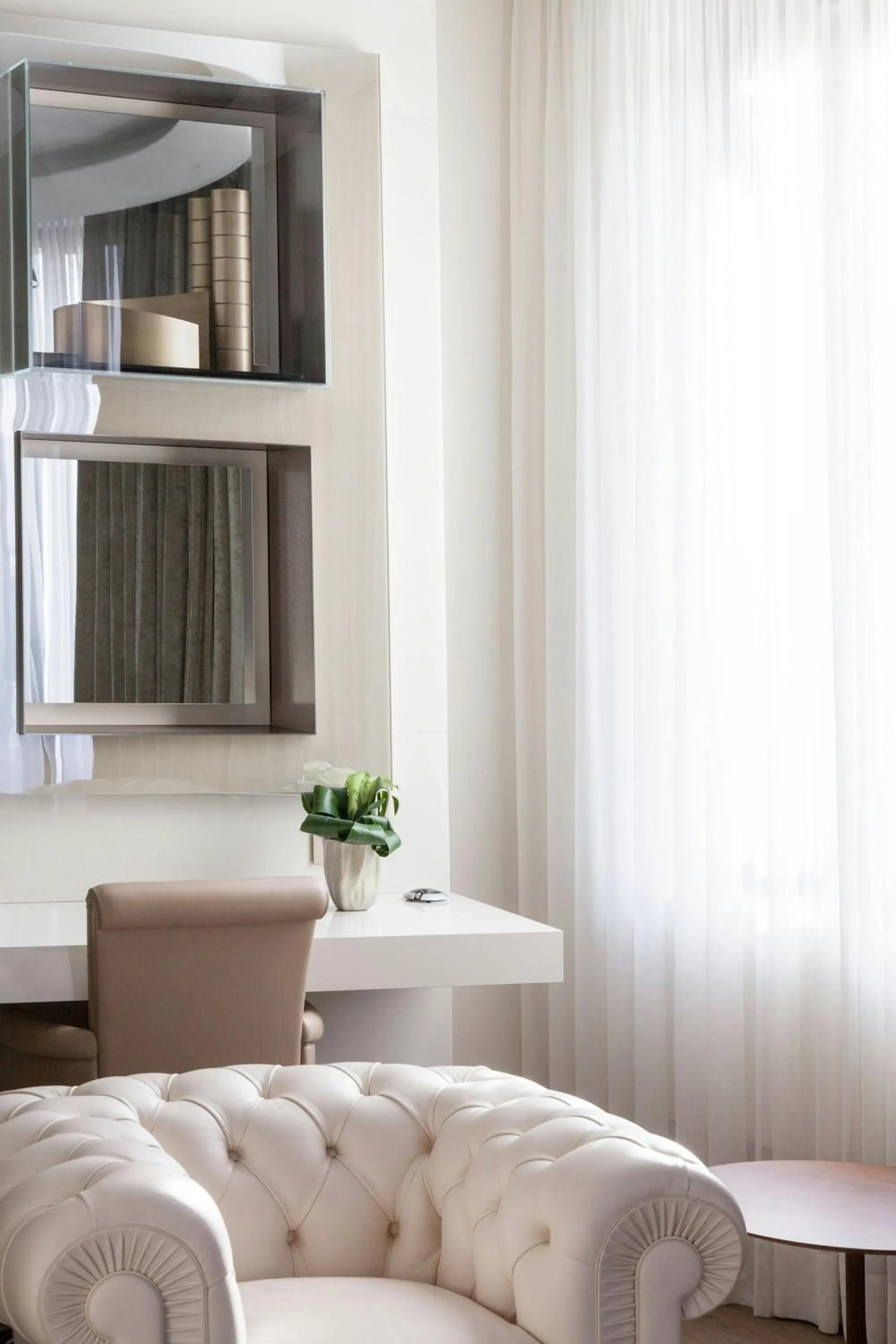 Living room in Excelsior Hotel Gallia, a Luxury Collection Hotel, Milan