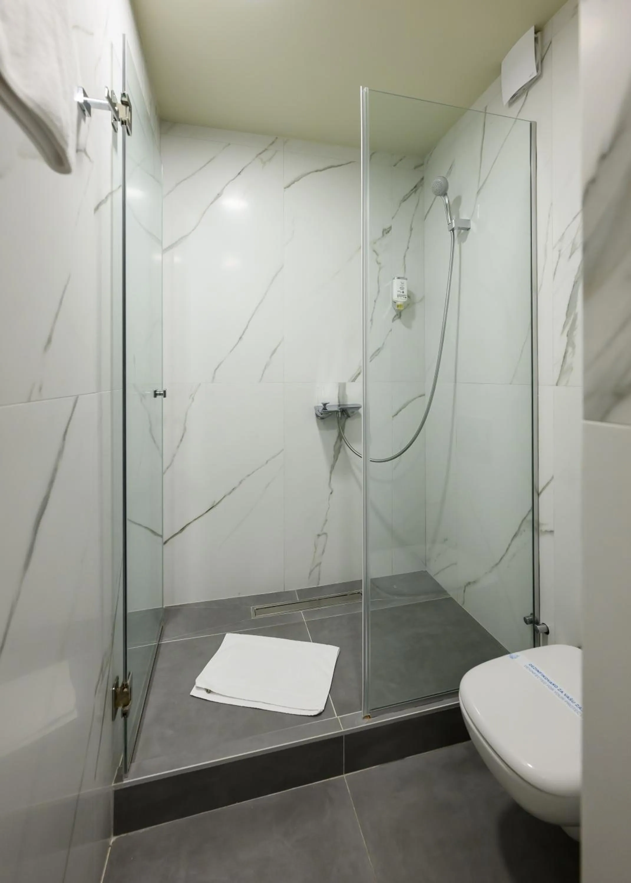 Shower in ArtLoft Garni Hotel