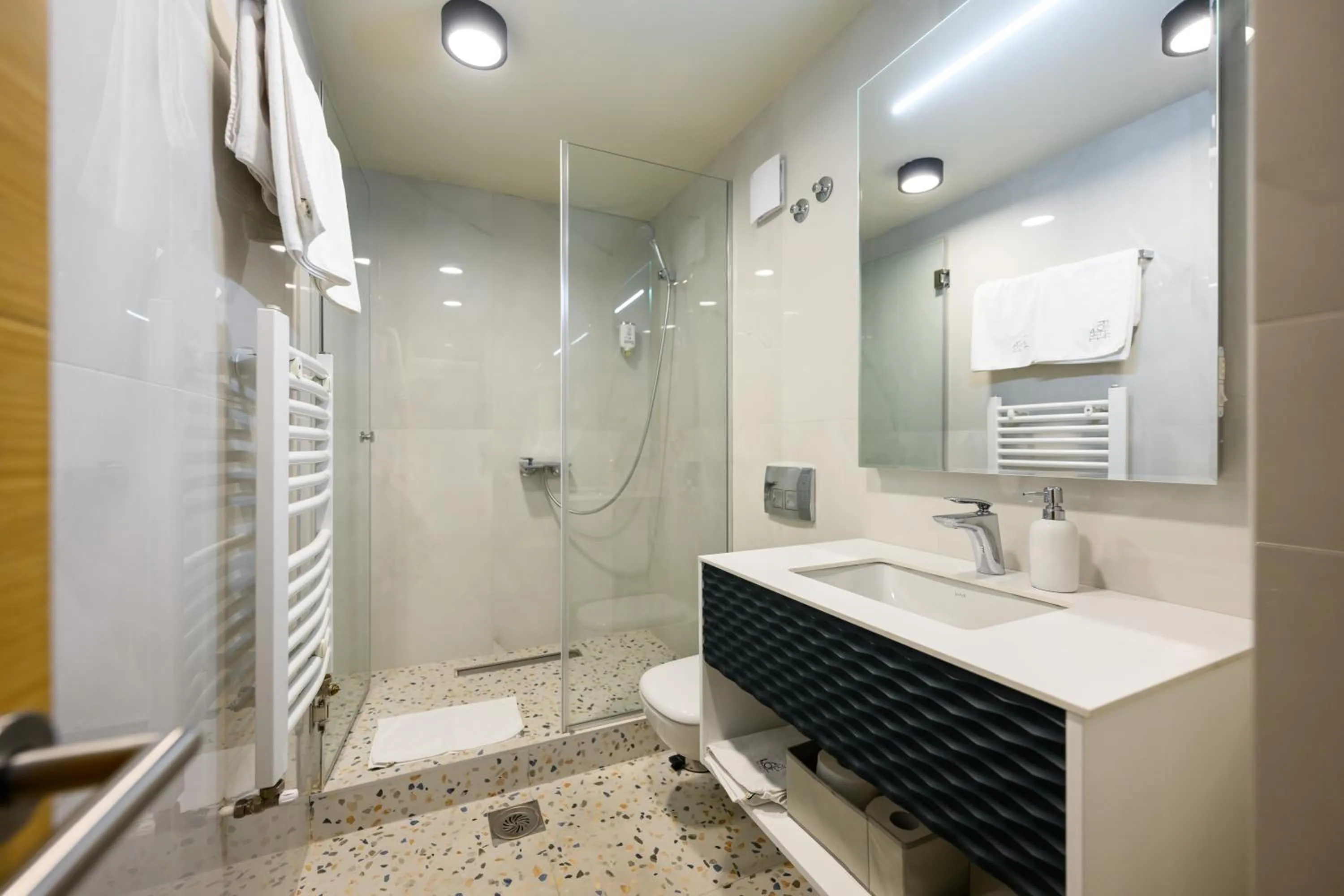 Shower in ArtLoft Garni Hotel