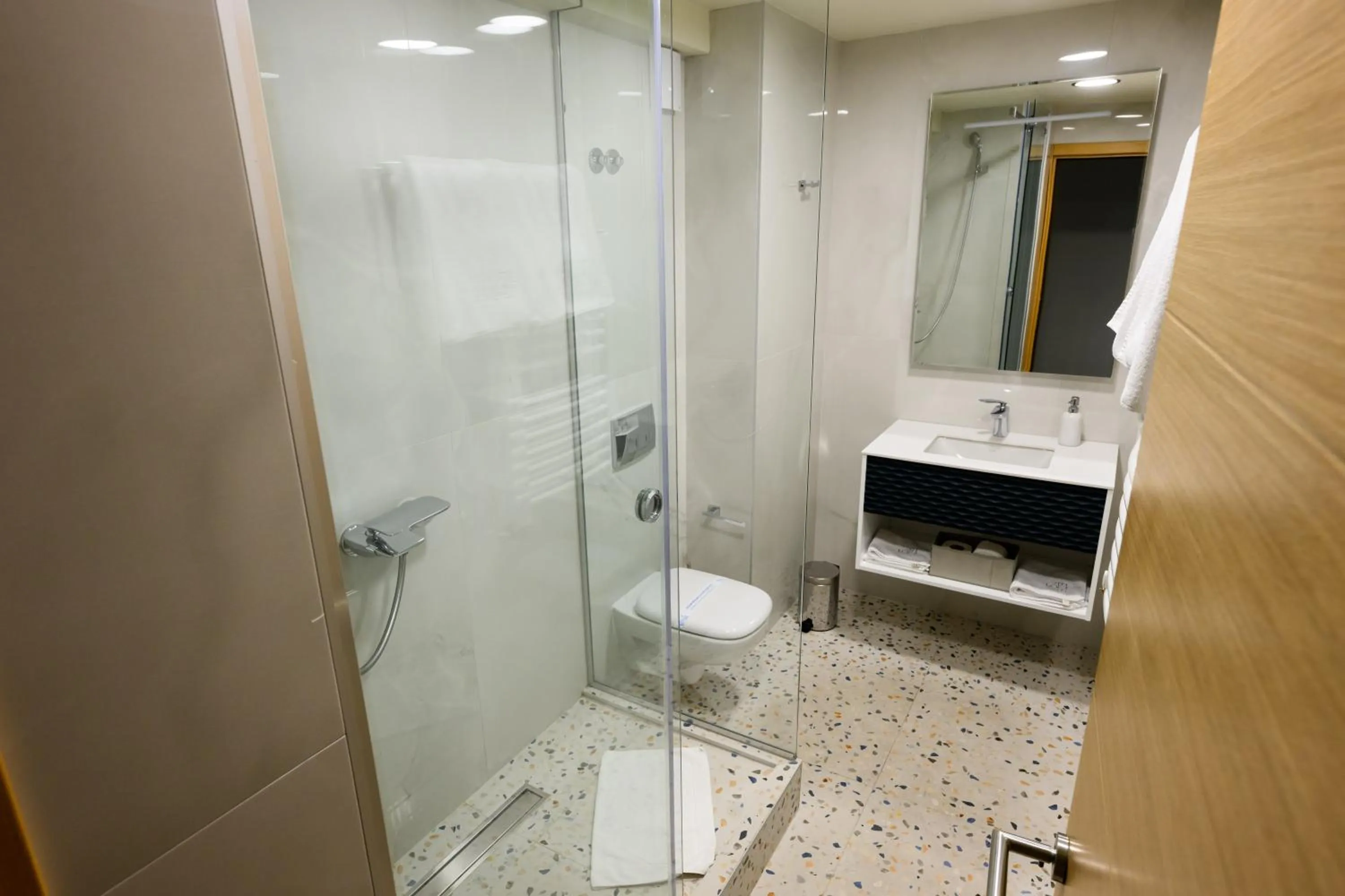 Shower in ArtLoft Garni Hotel