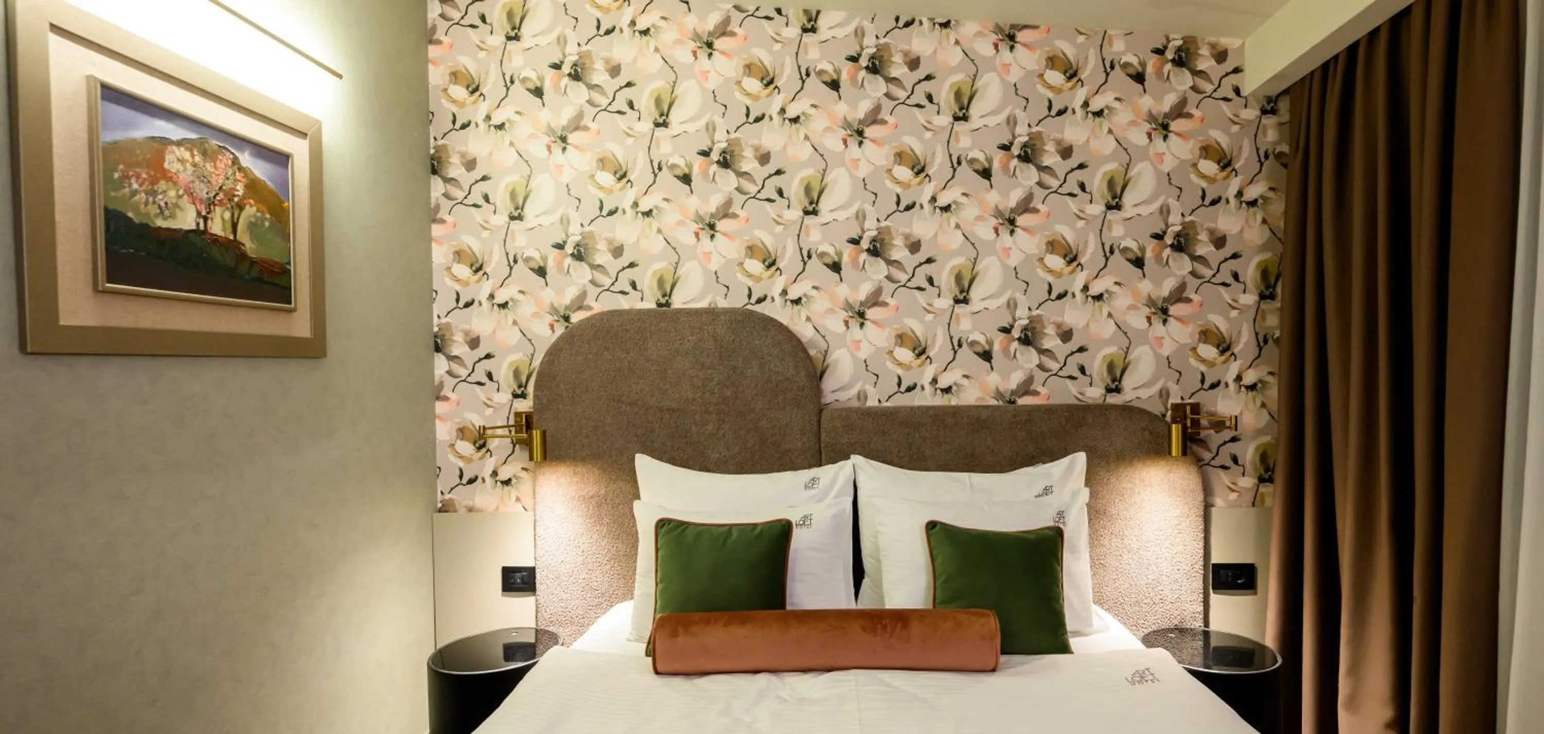 Bed in ArtLoft Garni Hotel