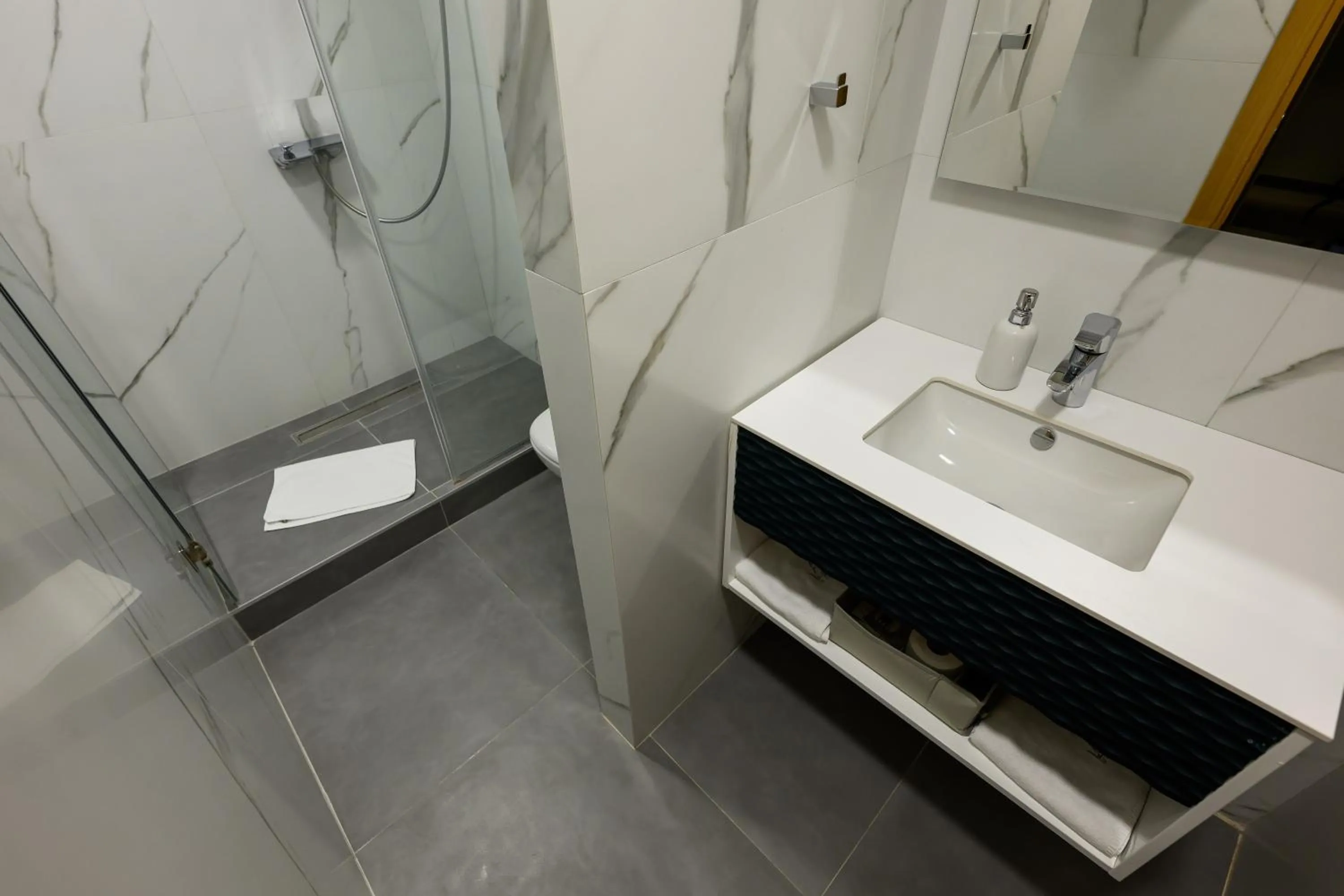 Shower in ArtLoft Garni Hotel