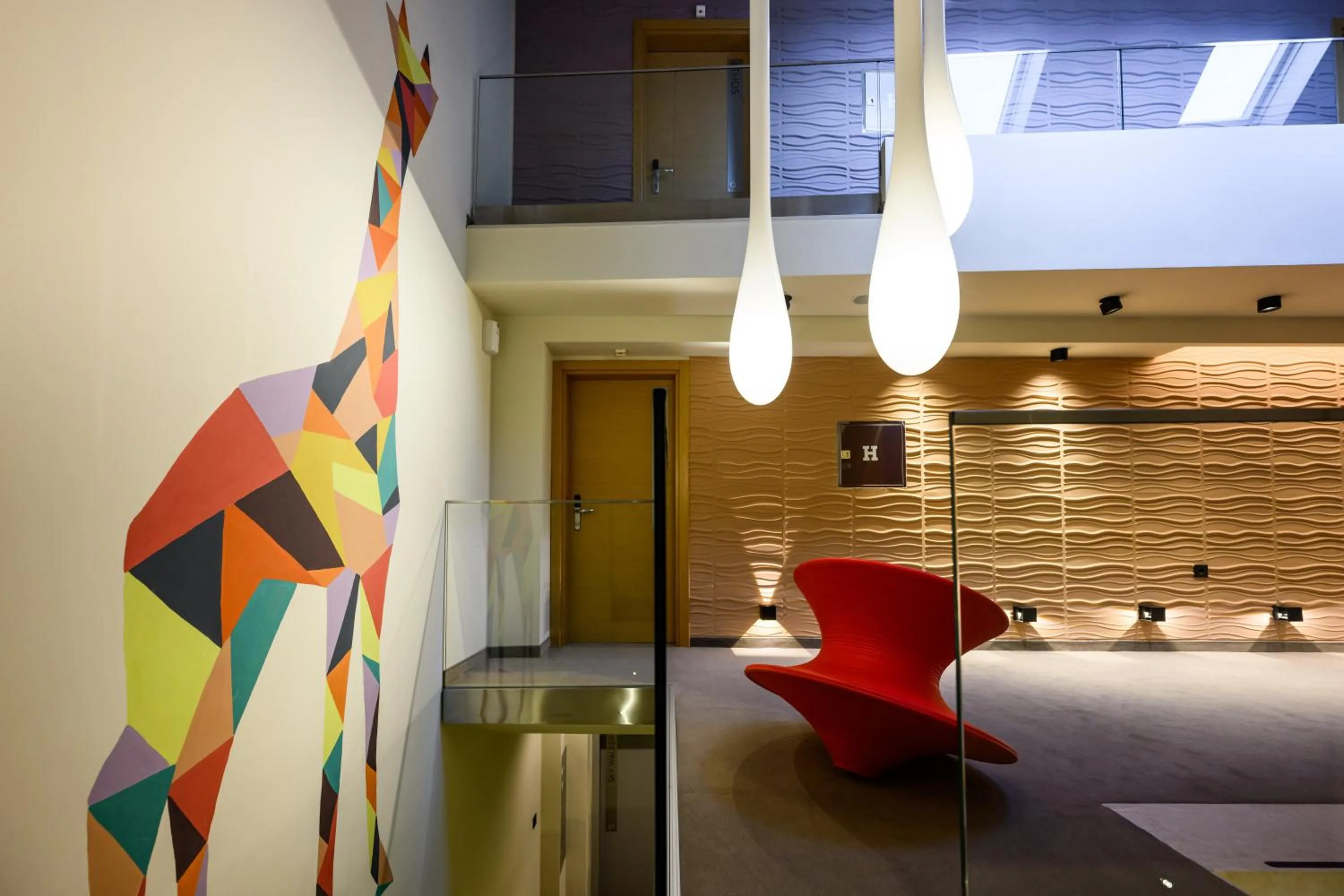 Property building, Bed in ArtLoft Garni Hotel