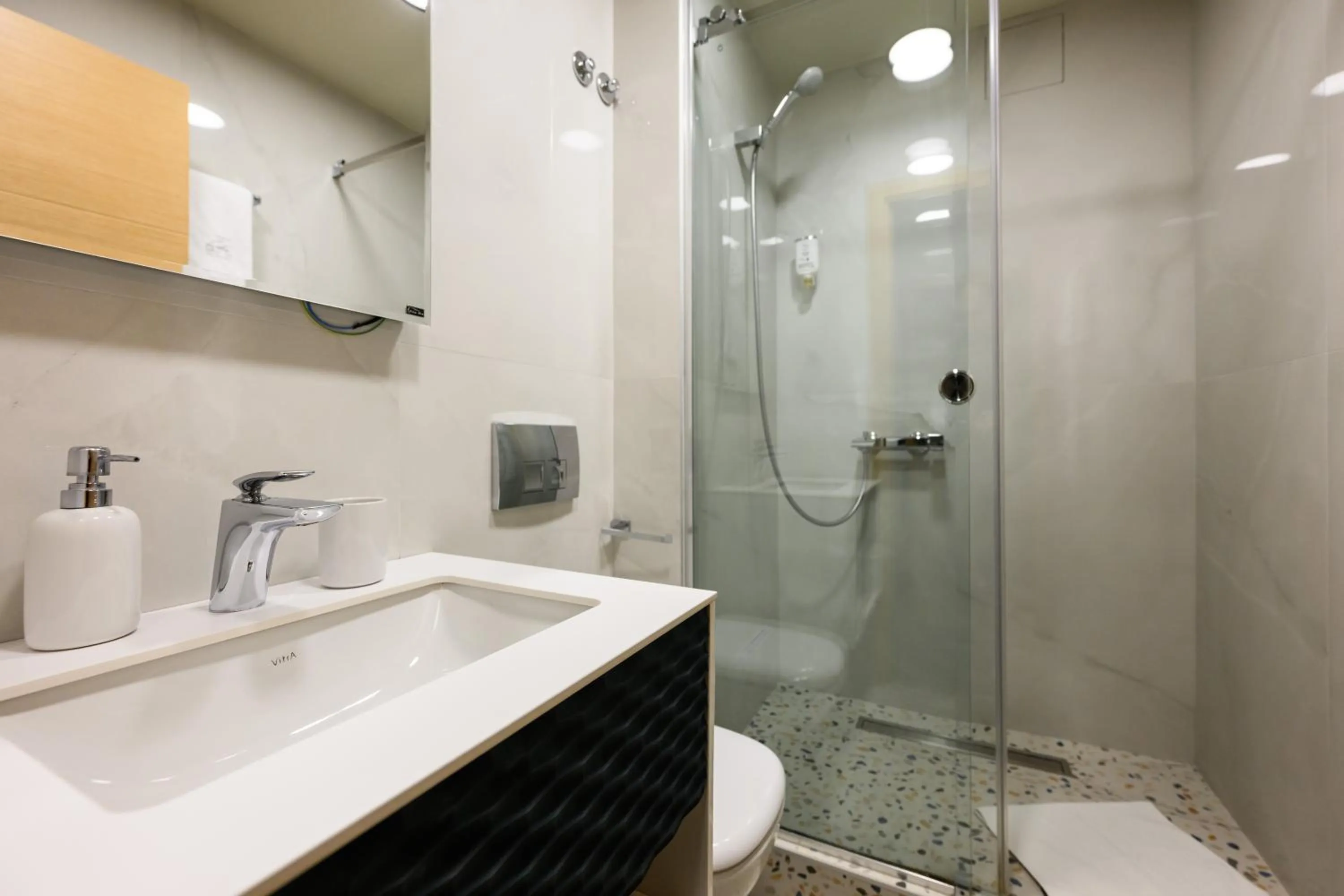 Shower in ArtLoft Garni Hotel