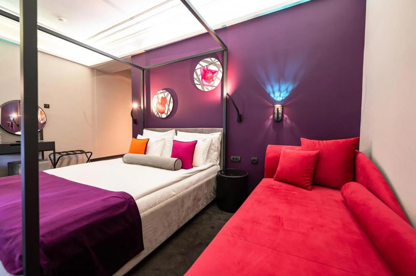 Bed in ArtLoft Garni Hotel