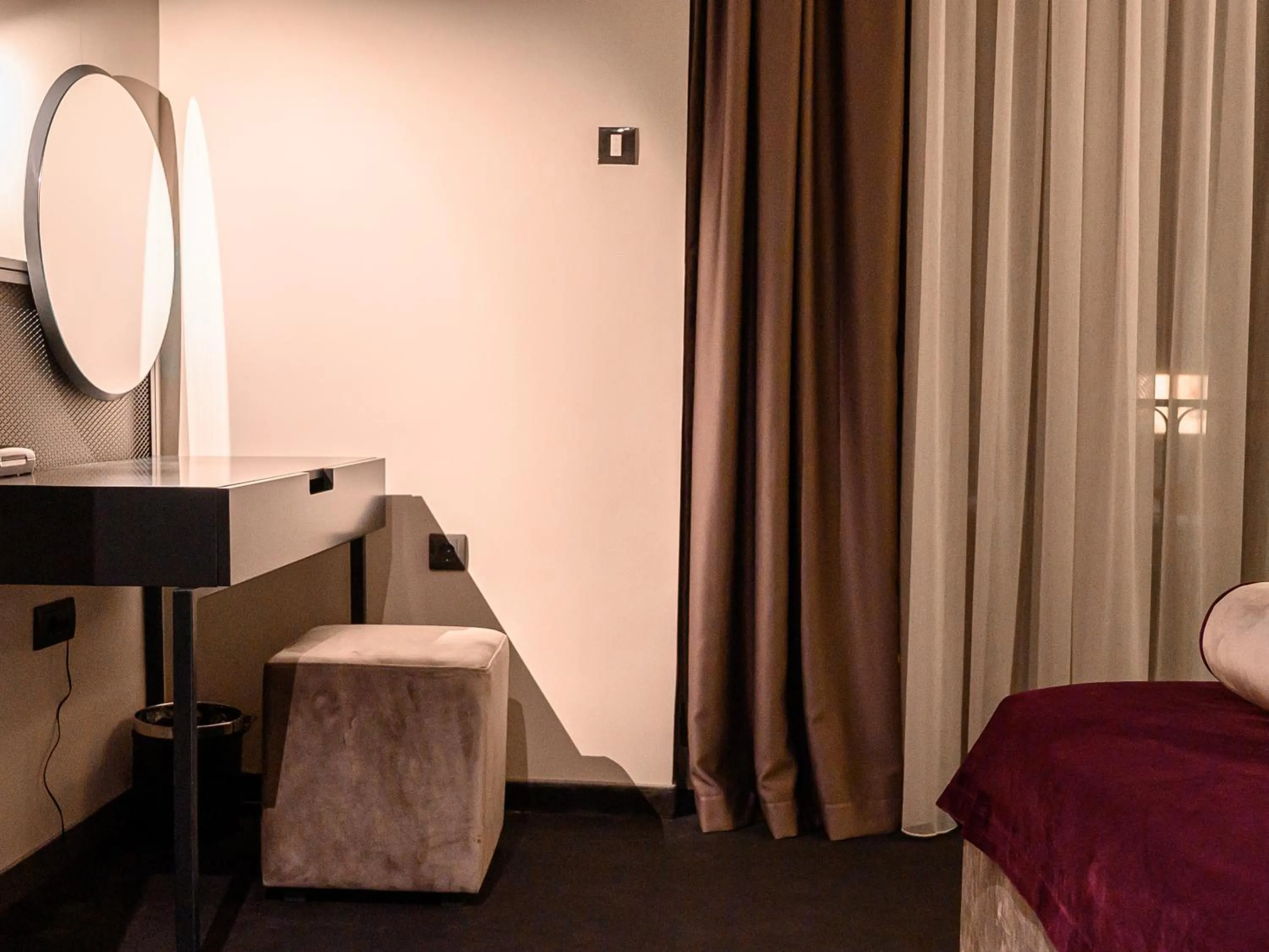 Seating area, Bed in ArtLoft Garni Hotel