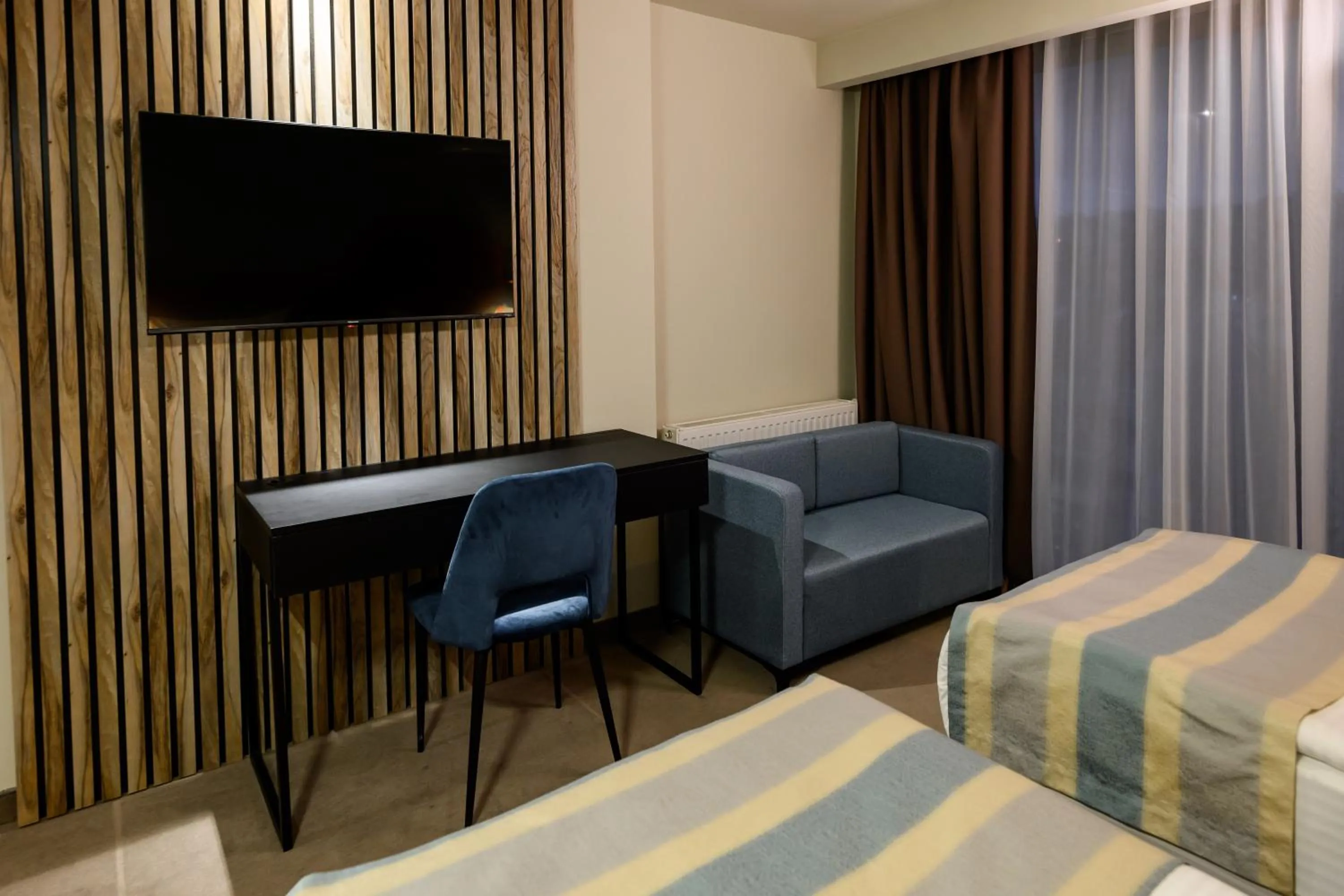 TV and multimedia, Bed in ArtLoft Garni Hotel