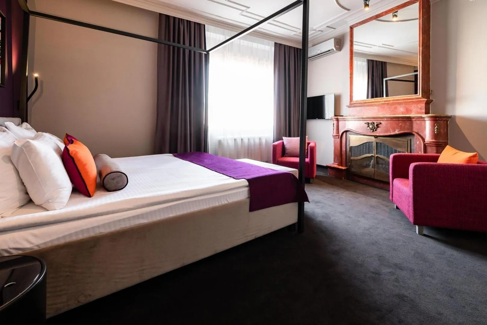 Bedroom, Bed in ArtLoft Garni Hotel