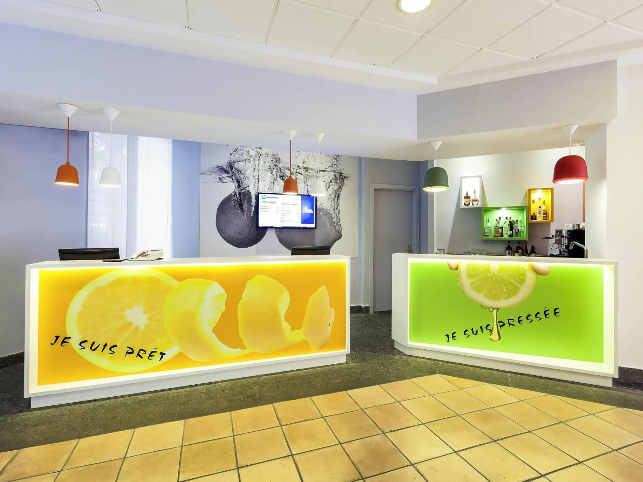 Lounge or bar in Ibis Styles Napoli Garibaldi