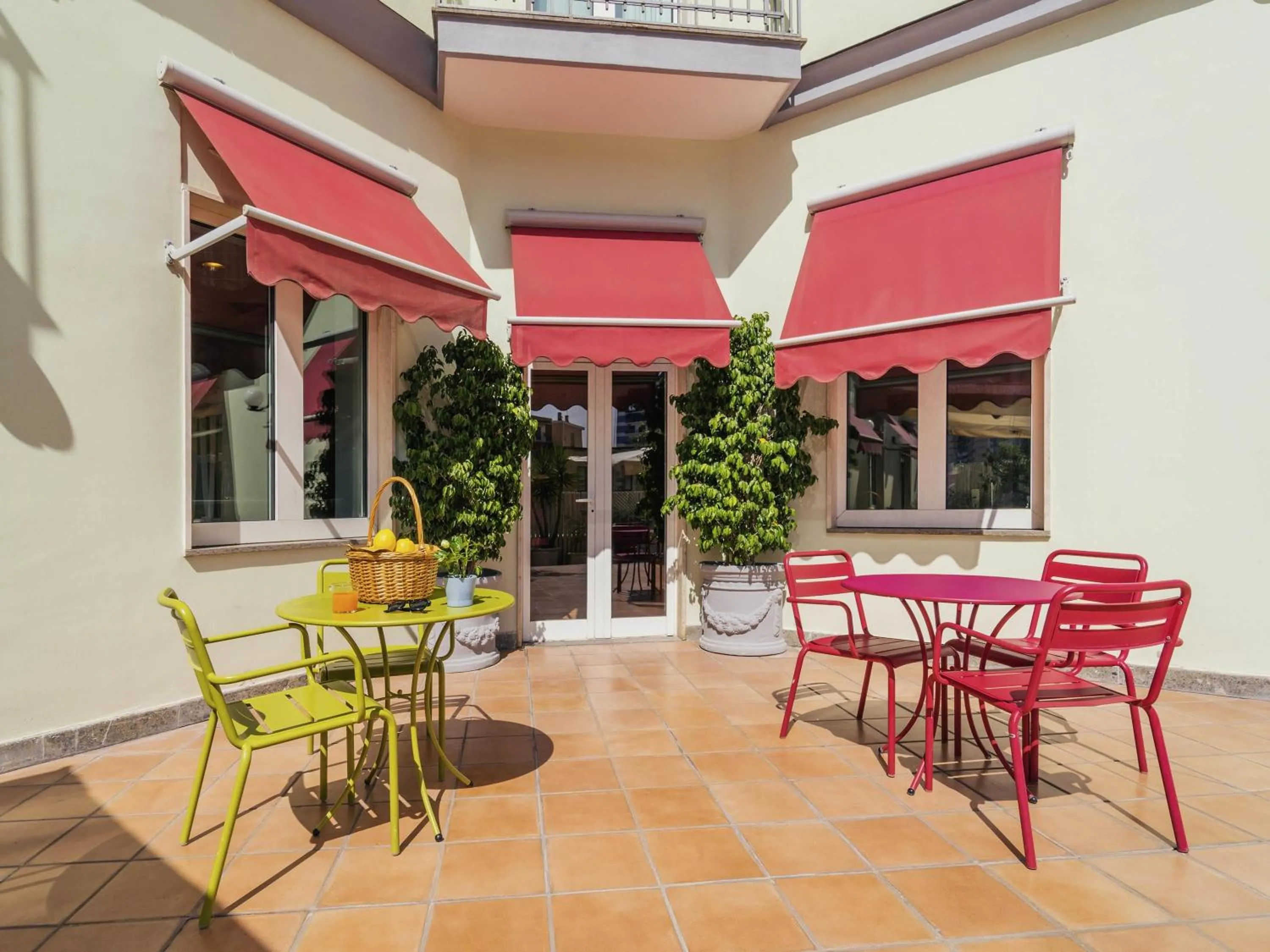 Lounge or bar in Ibis Styles Napoli Garibaldi