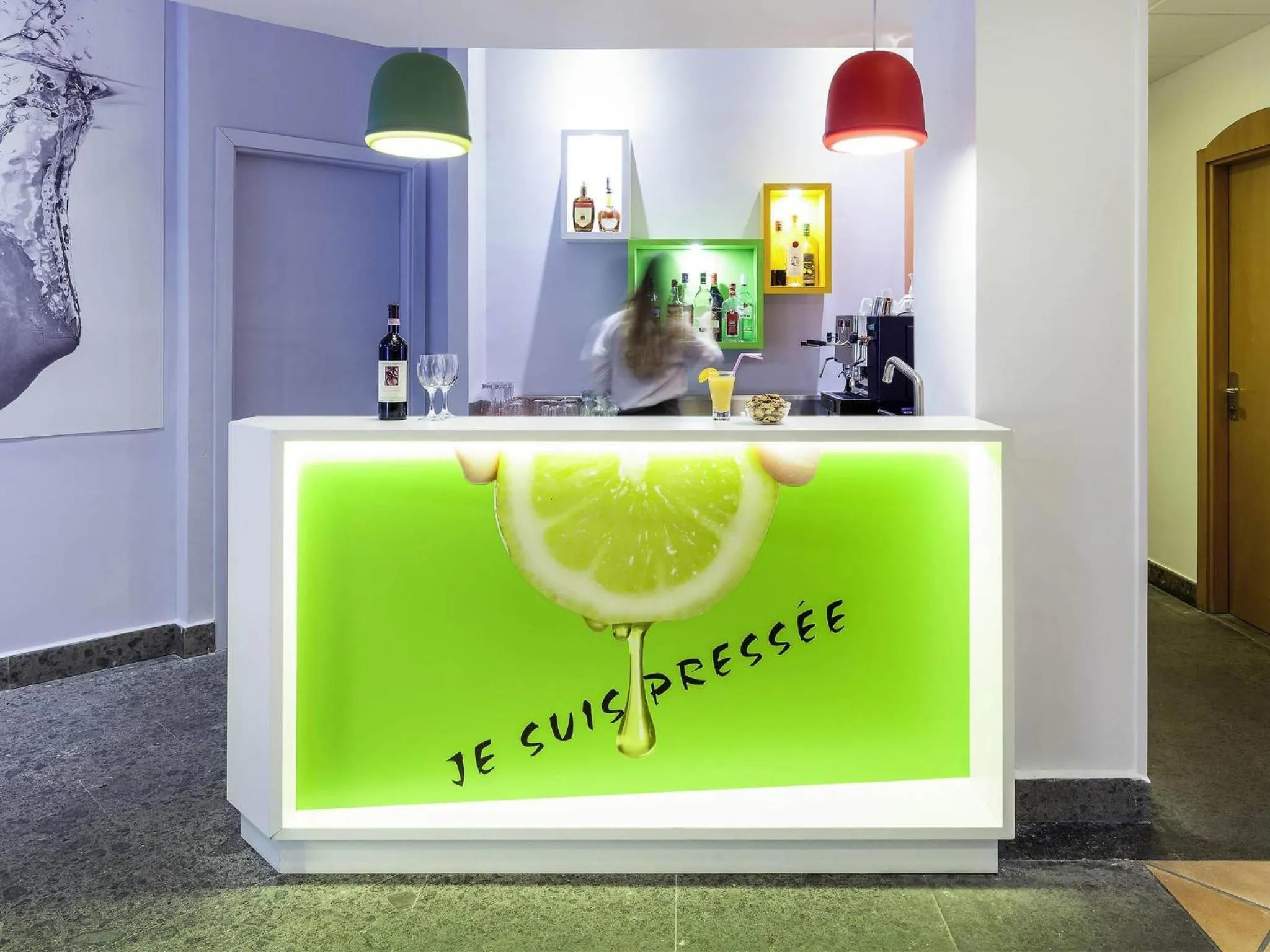 Lounge or bar in Ibis Styles Napoli Garibaldi