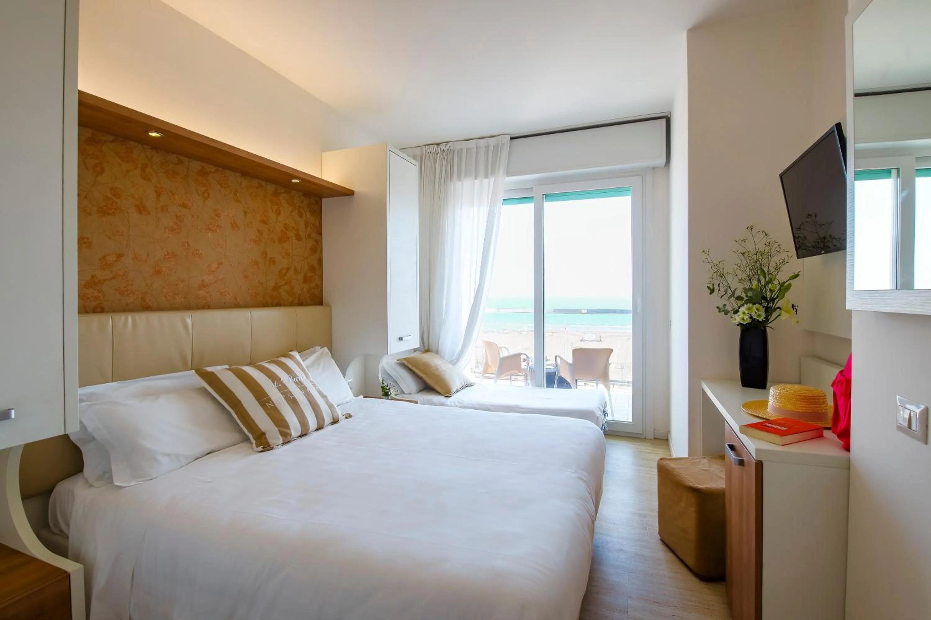 Photo of the whole room, Bed in Eurhotel