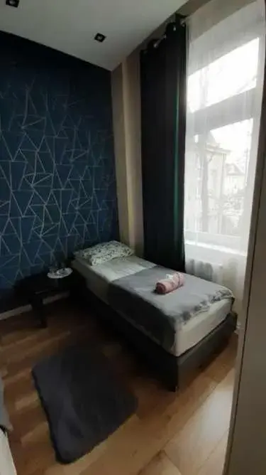 Economy Twin Room - railway track view in Central Sopot Economy Twin Room - railway track view in Central Sopot