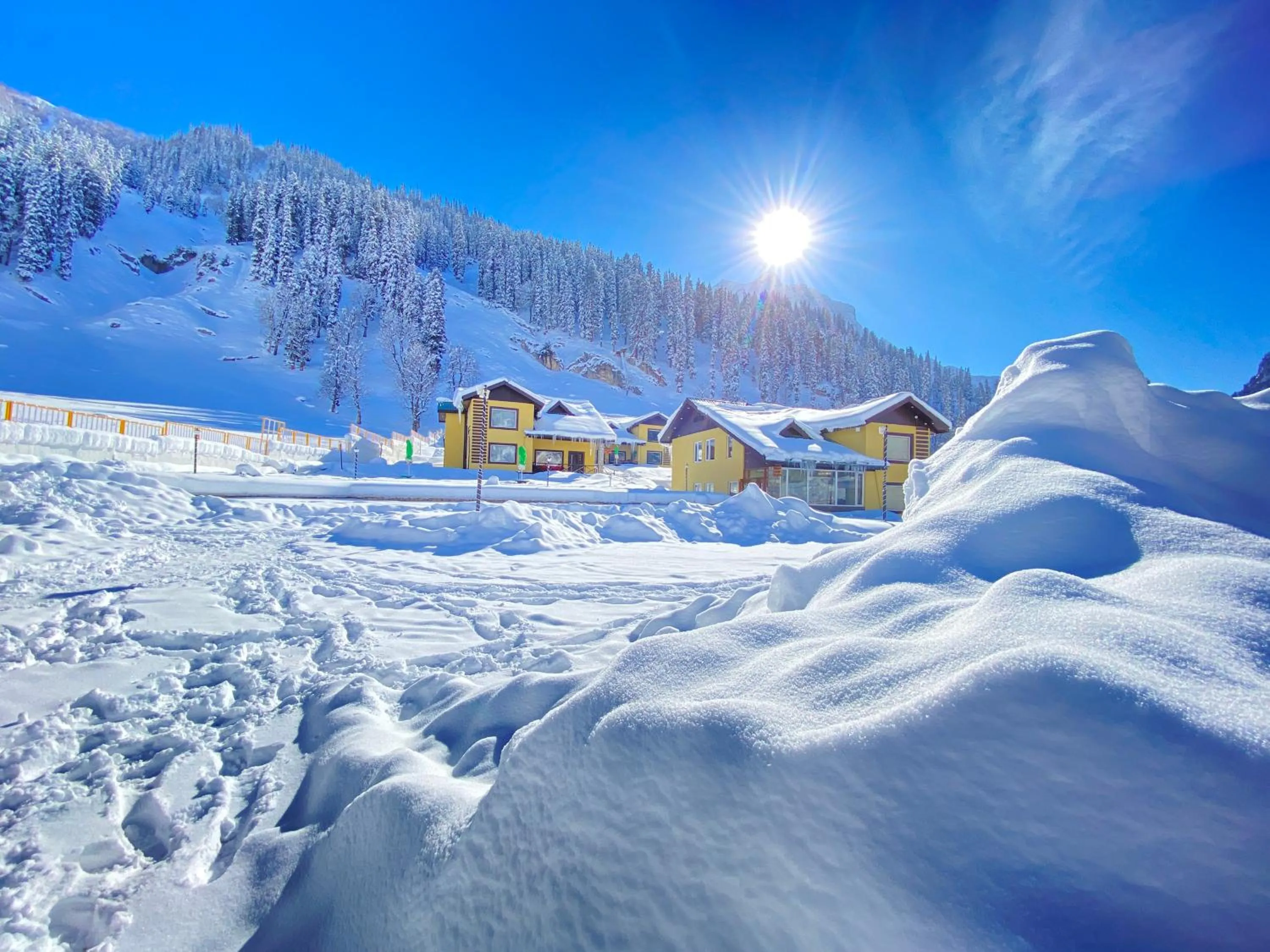 Facade/entrance in Arco Hotels & Resorts sonamarg