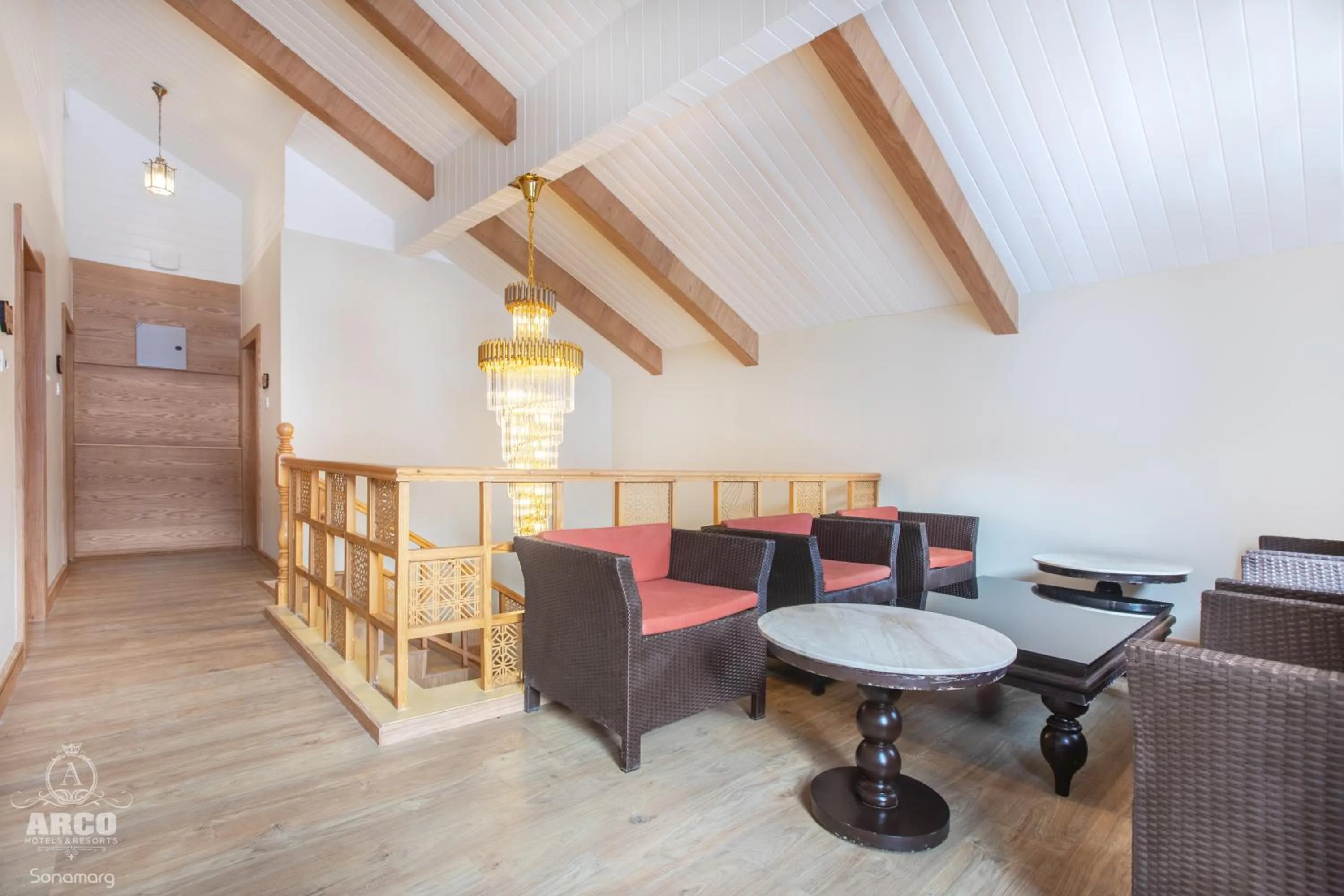 Communal lounge/ TV room in Arco Hotels & Resorts sonamarg