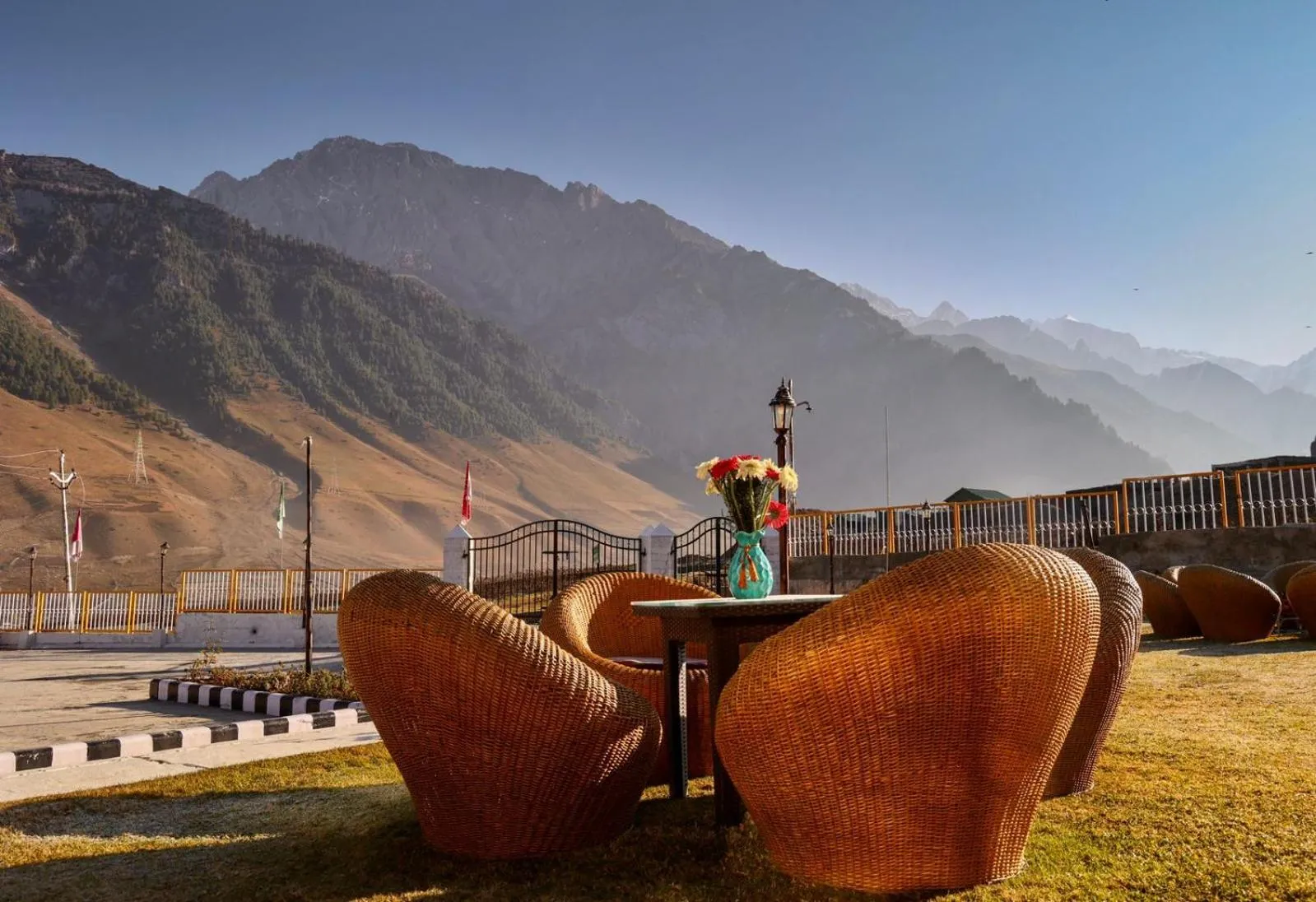 Seating area in Arco Hotels & Resorts sonamarg