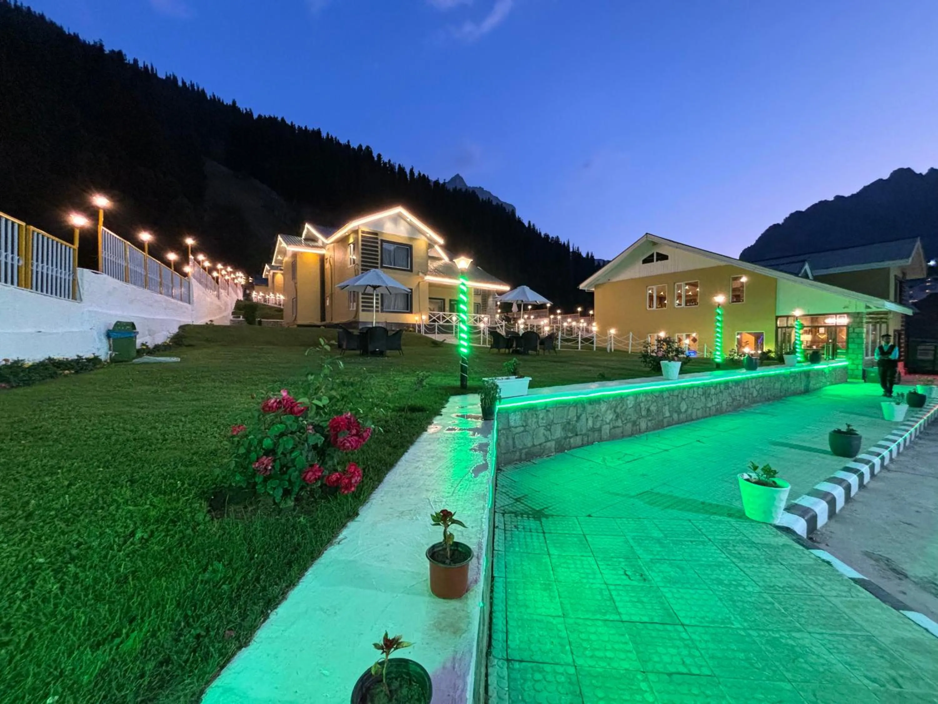 Facade/entrance in Arco Hotels & Resorts sonamarg