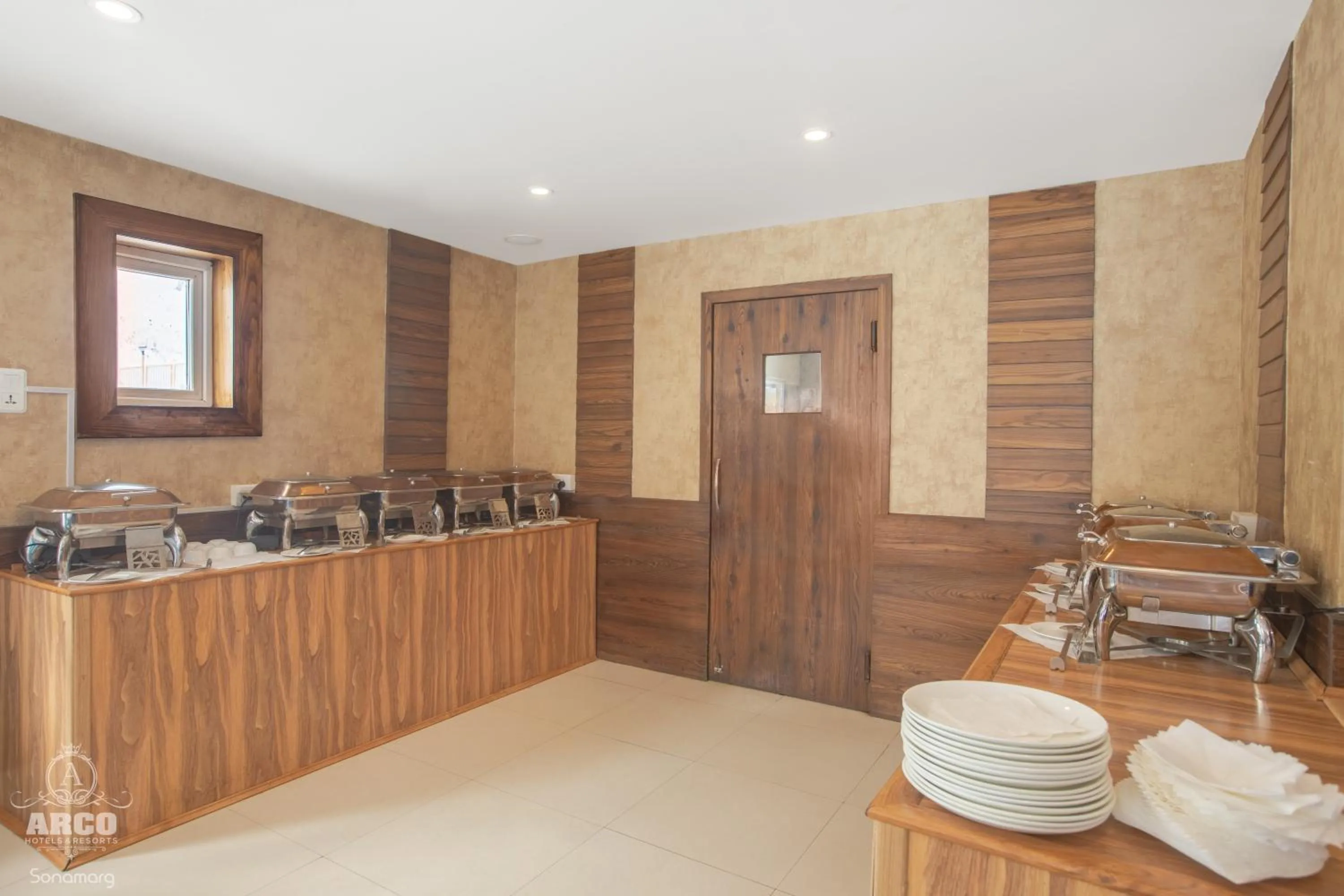 Buffet breakfast in Arco Hotels & Resorts sonamarg