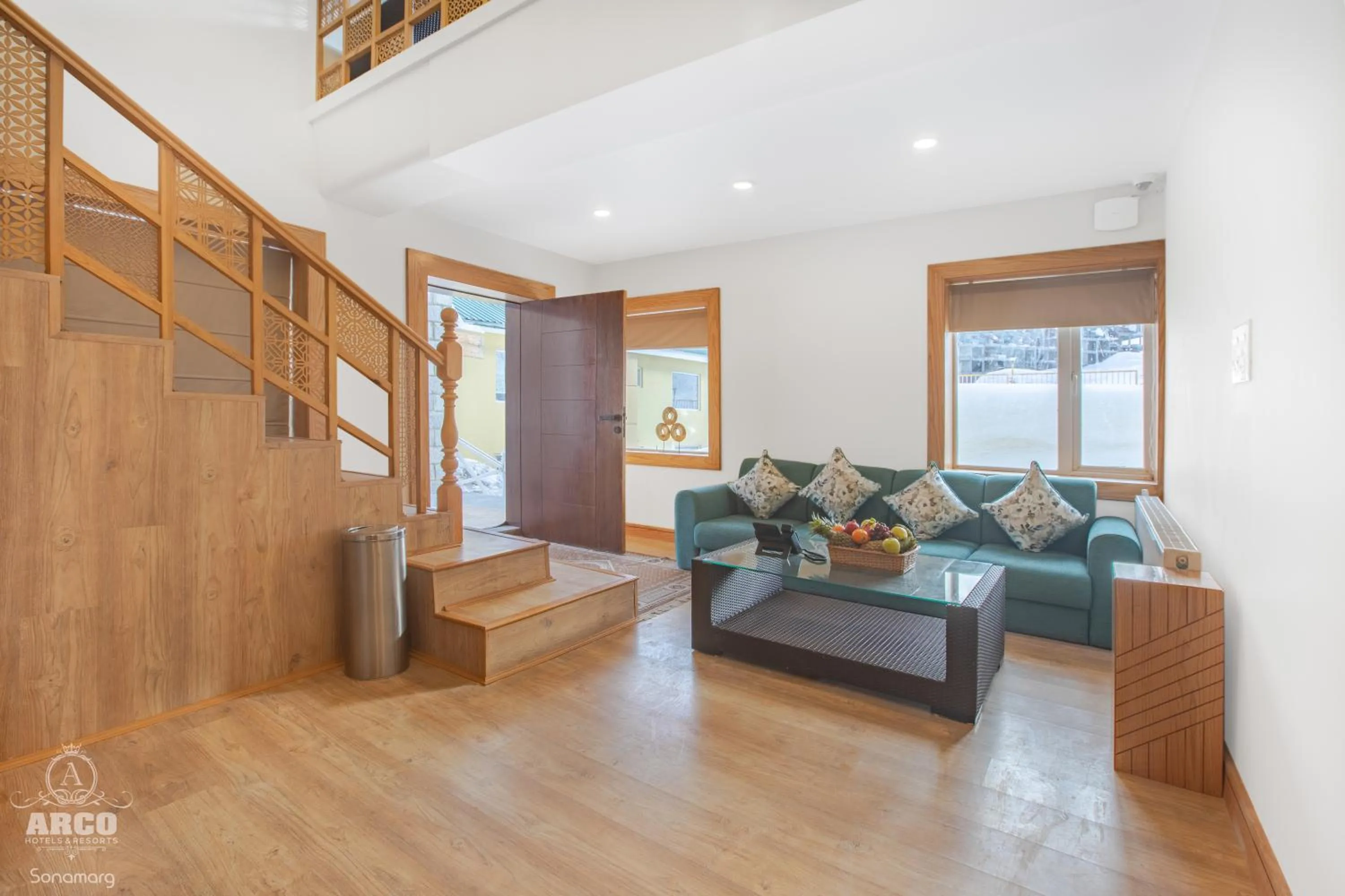 Communal lounge/ TV room in Arco Hotels & Resorts sonamarg