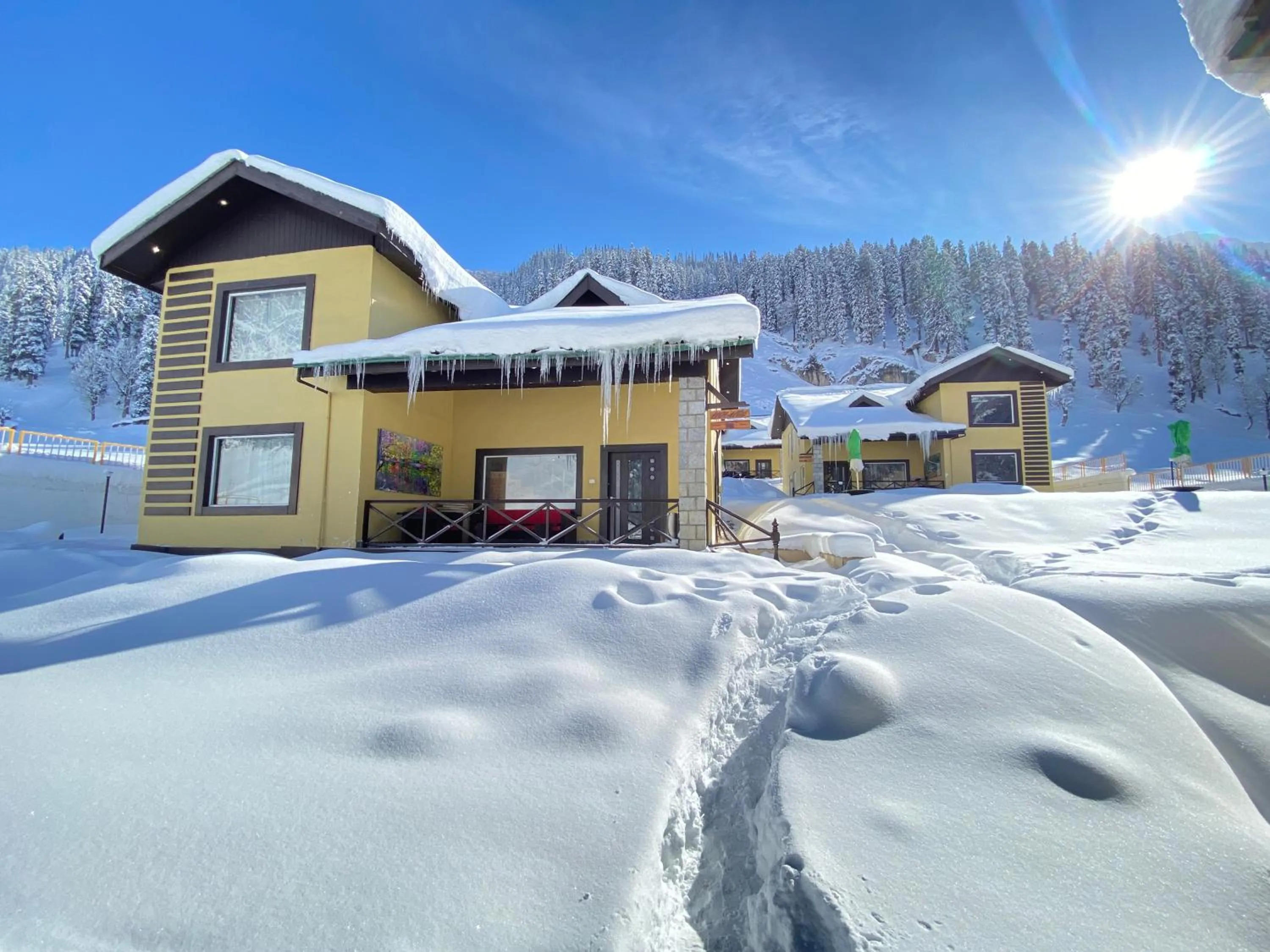 Facade/entrance in Arco Hotels & Resorts sonamarg