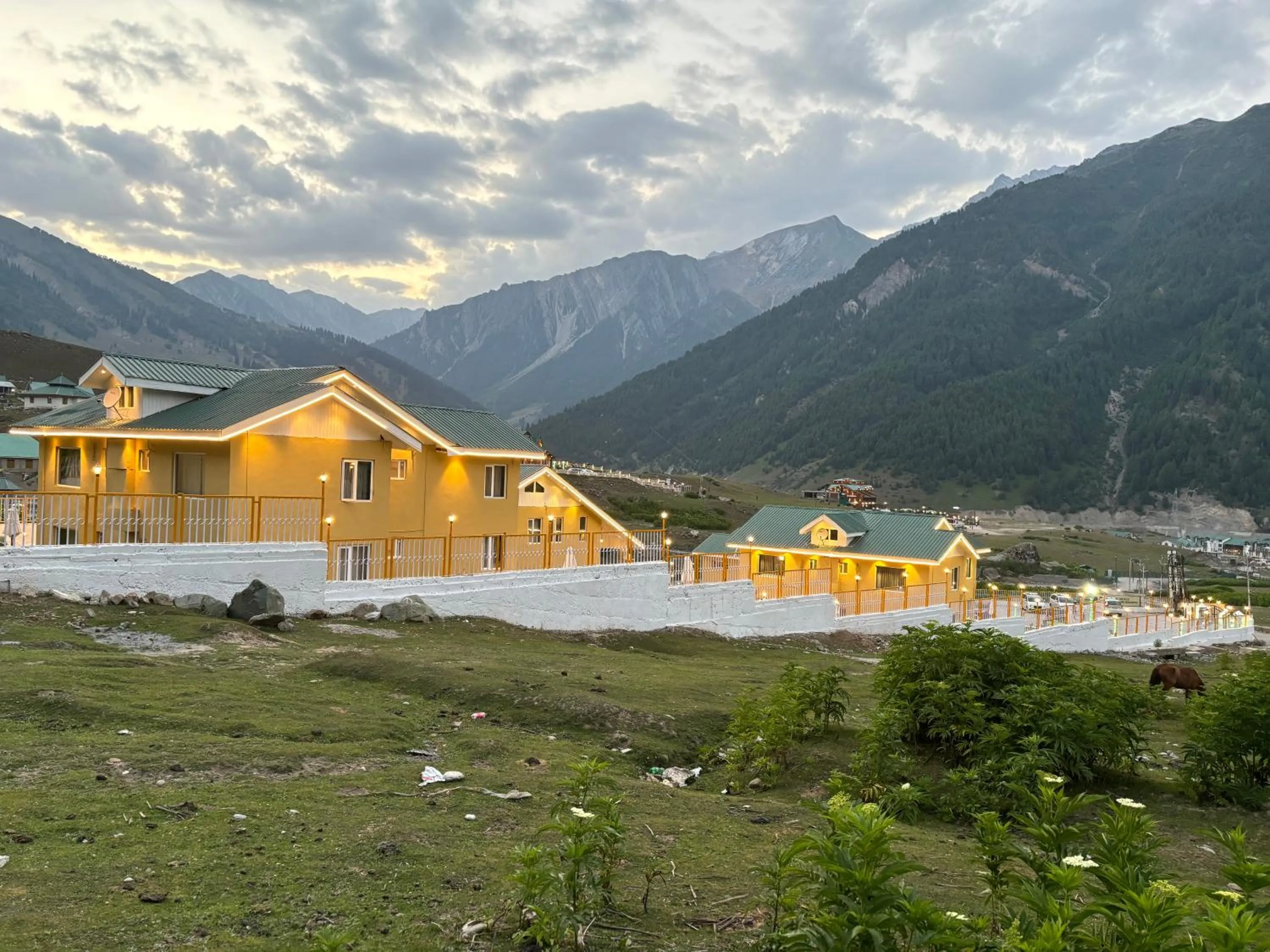 Facade/entrance in Arco Hotels & Resorts sonamarg