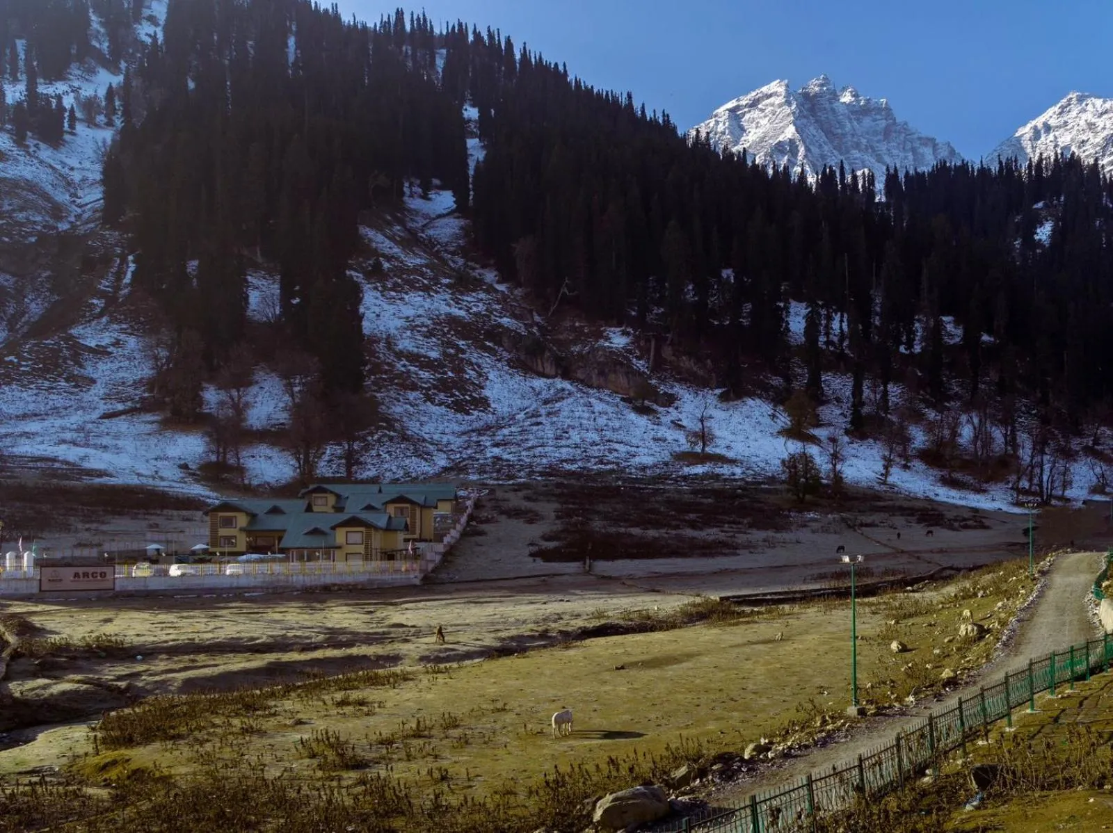 Area and facilities in Arco Hotels & Resorts sonamarg