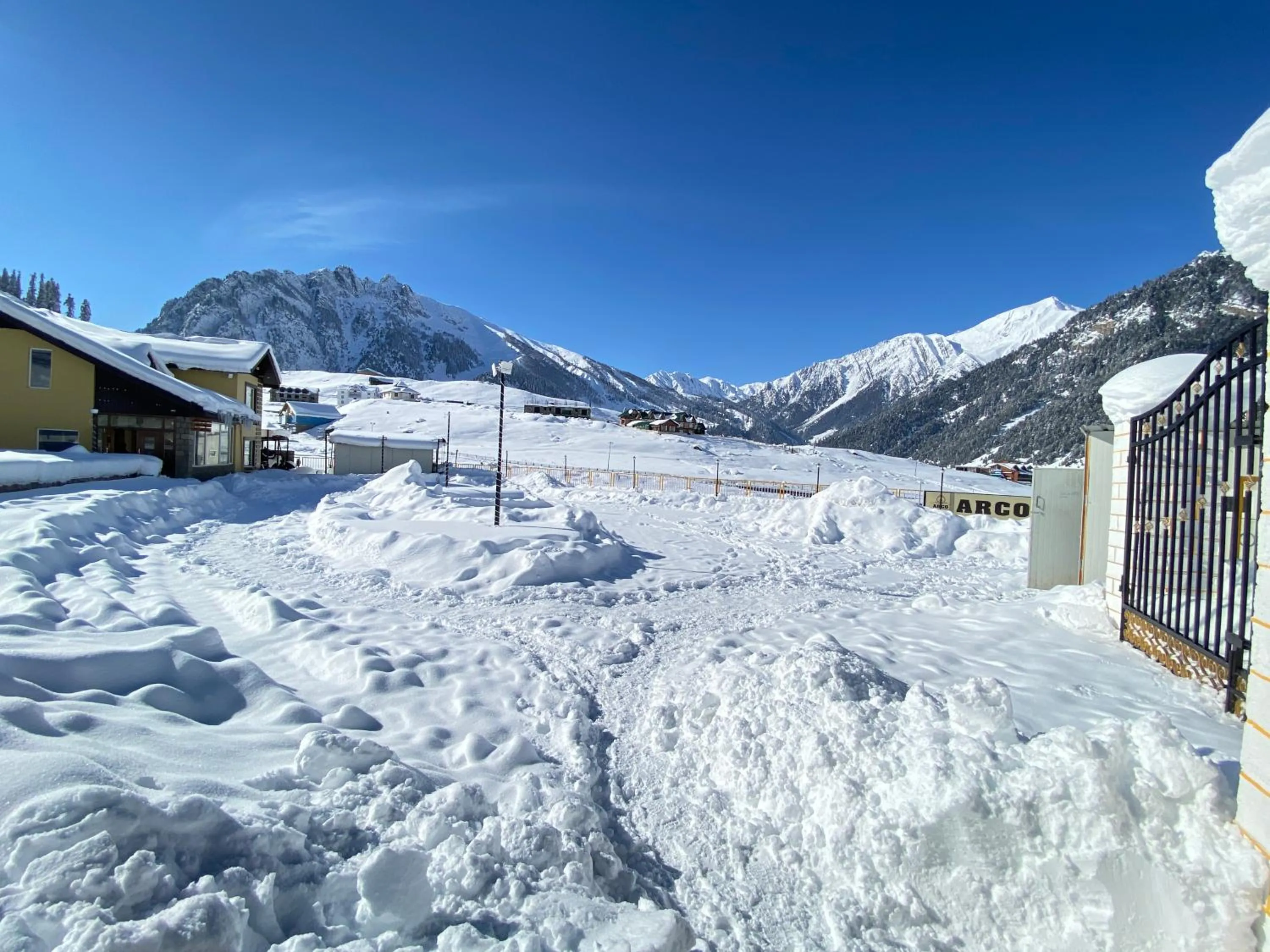 Facade/entrance in Arco Hotels & Resorts sonamarg