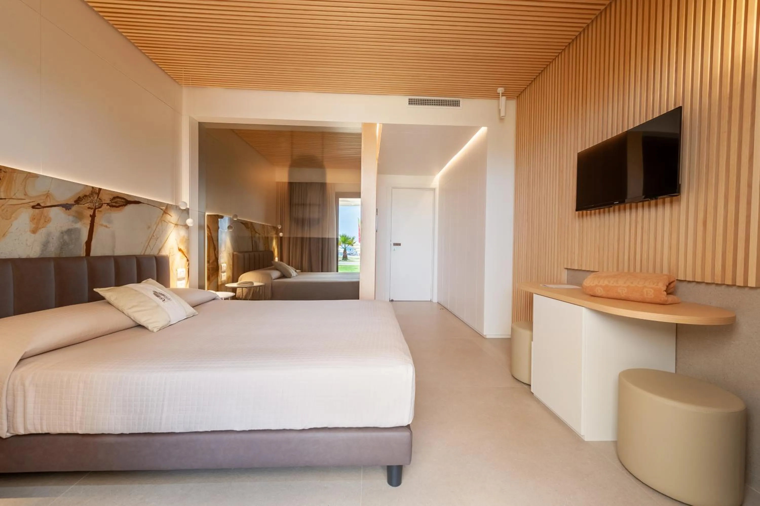 Bedroom, Bed in Donnarumma Hotel