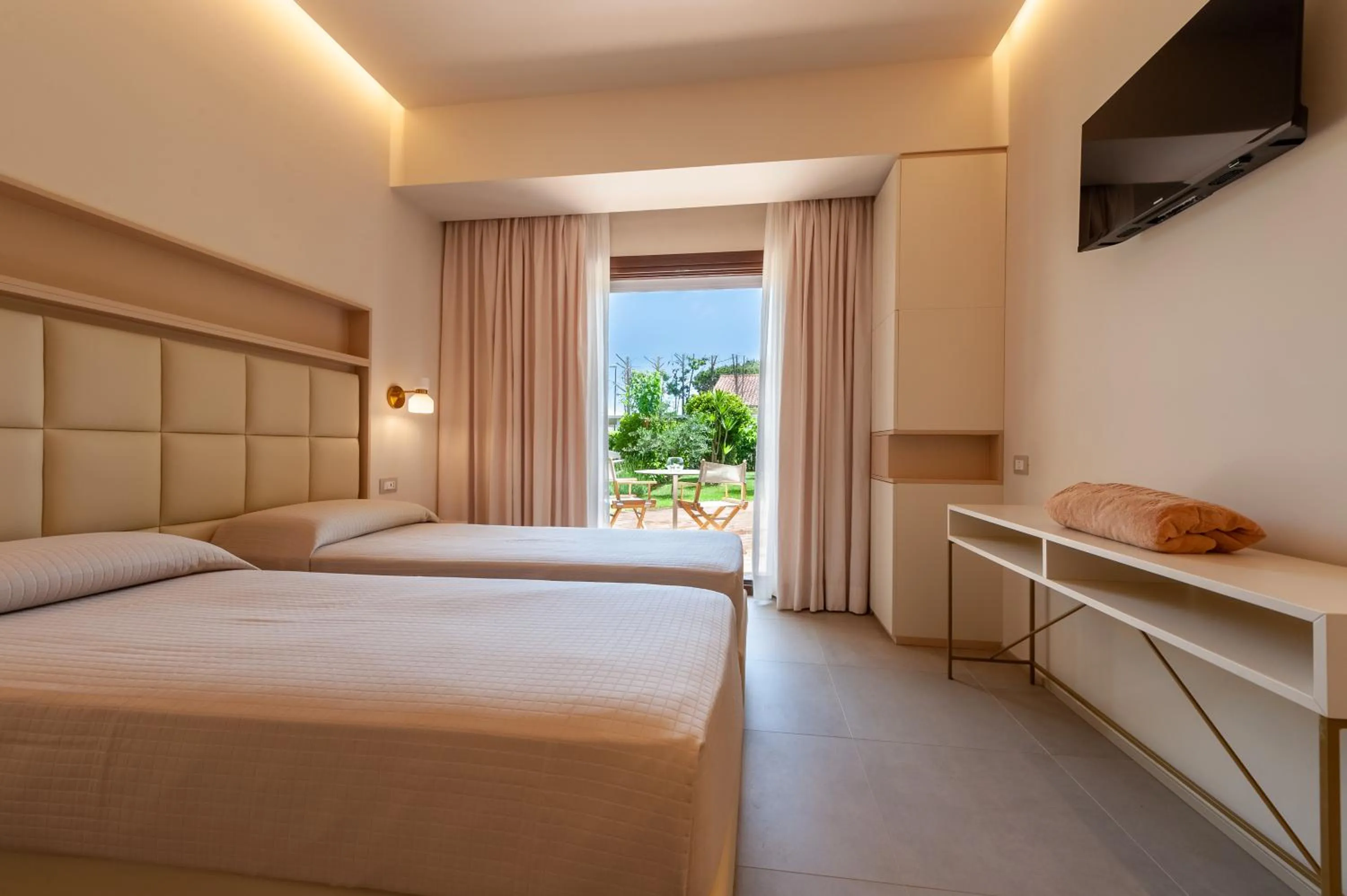 Bedroom, Bed in Donnarumma Hotel