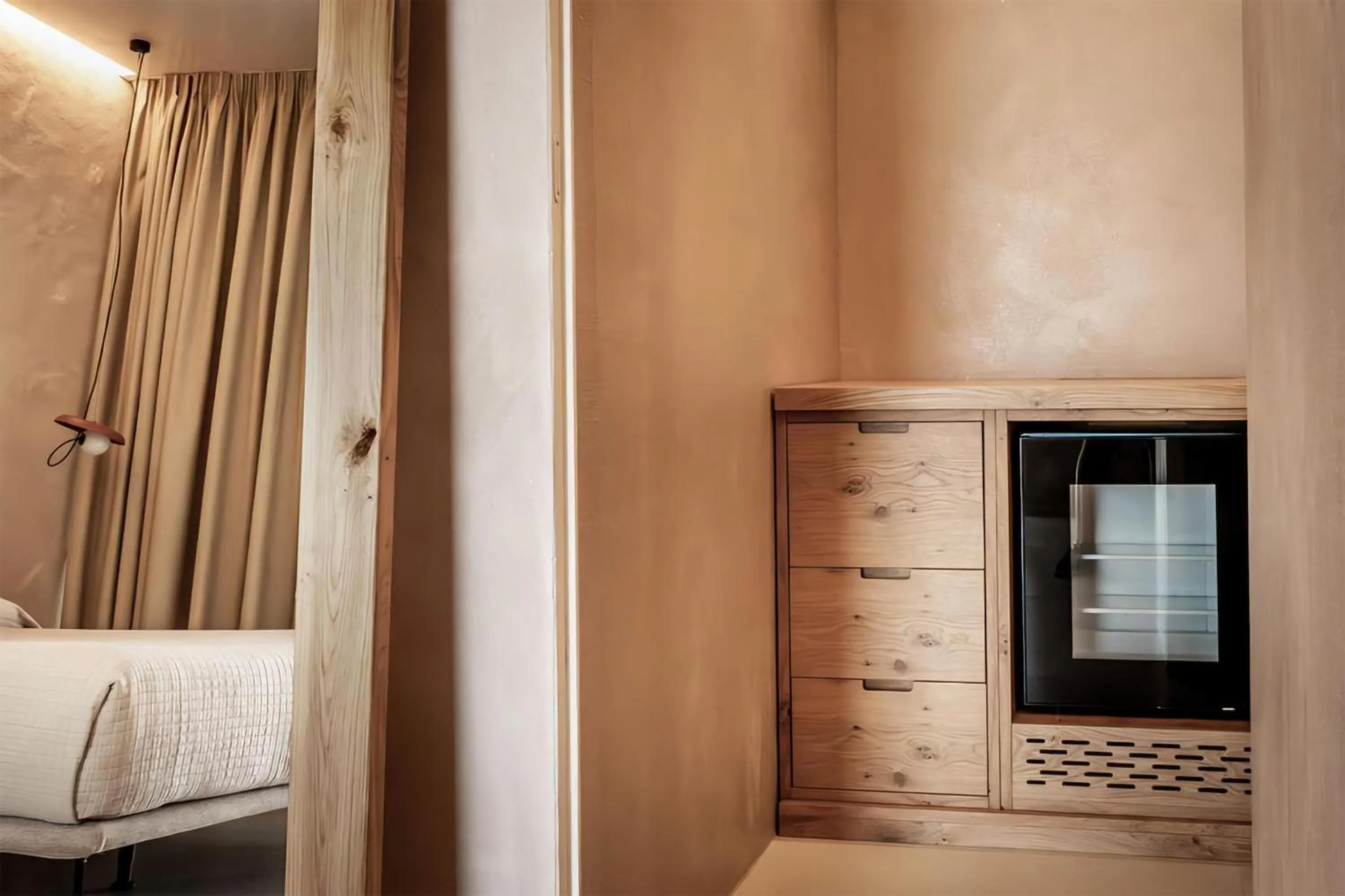 Decorative detail, Bed in Donnarumma Hotel