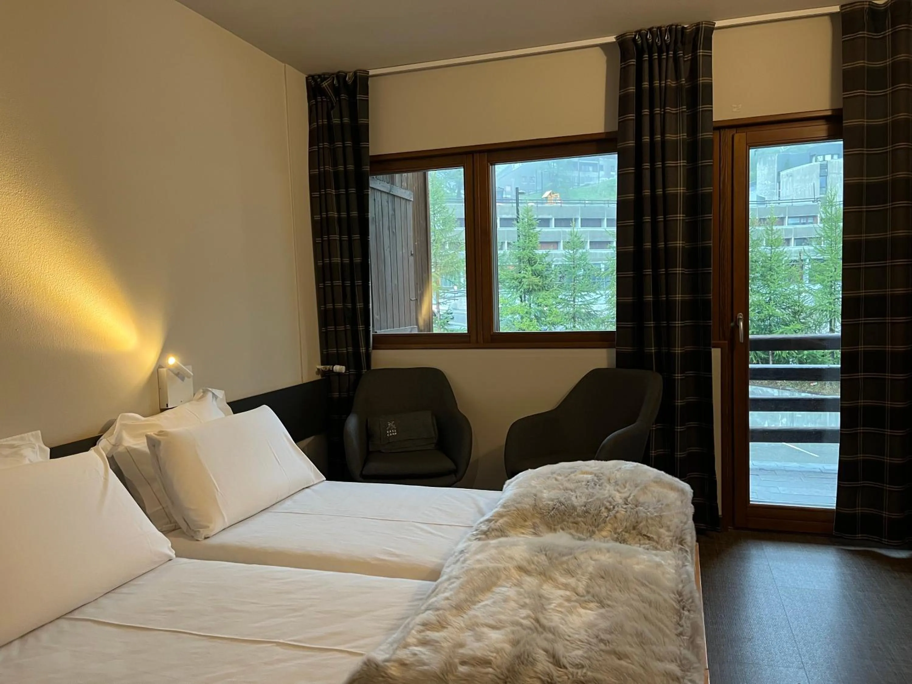 Photo of the whole room, Bed in BASE CAMP alpine apartments