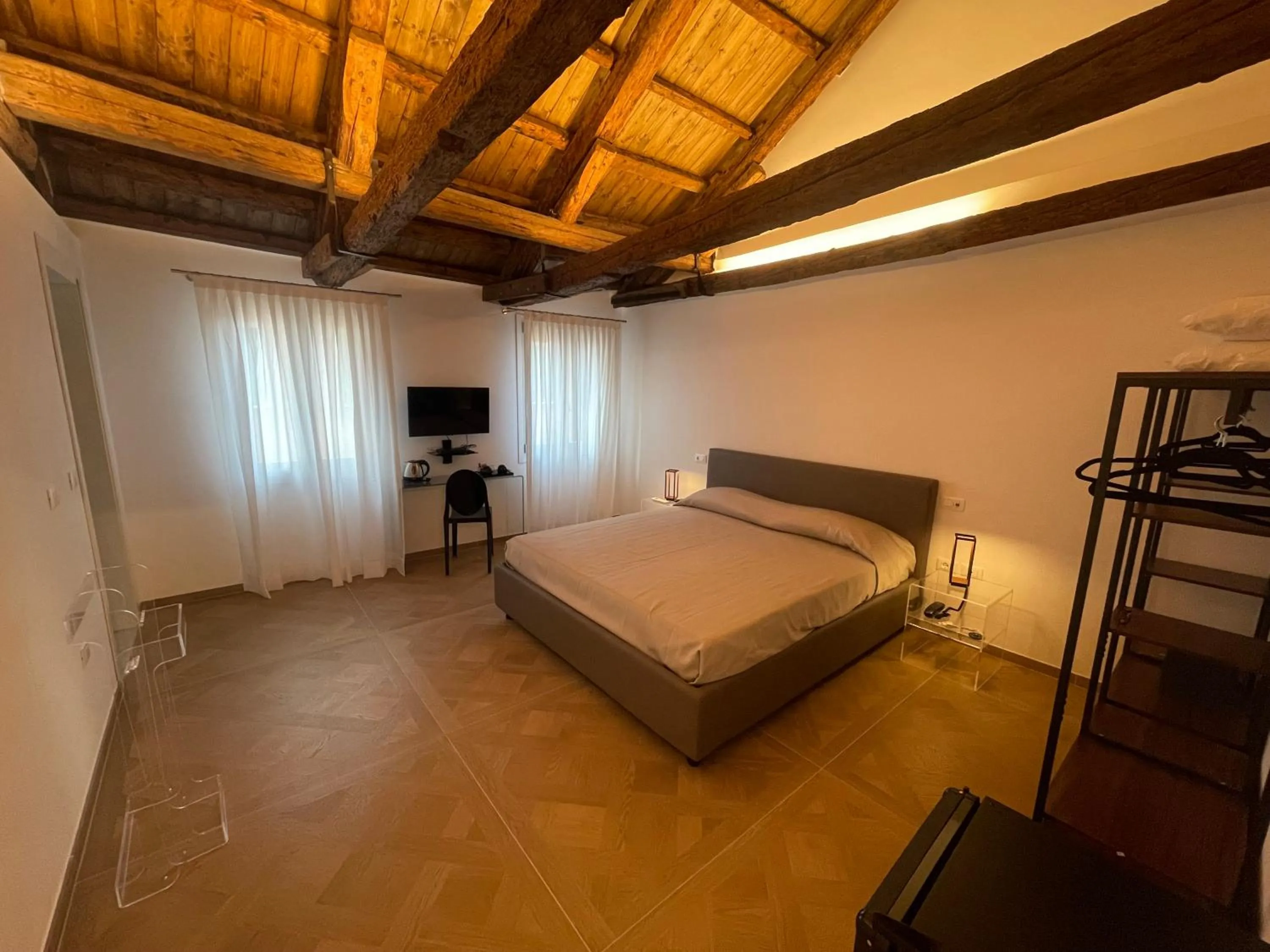 TV and multimedia, Bed in Albergo Marin