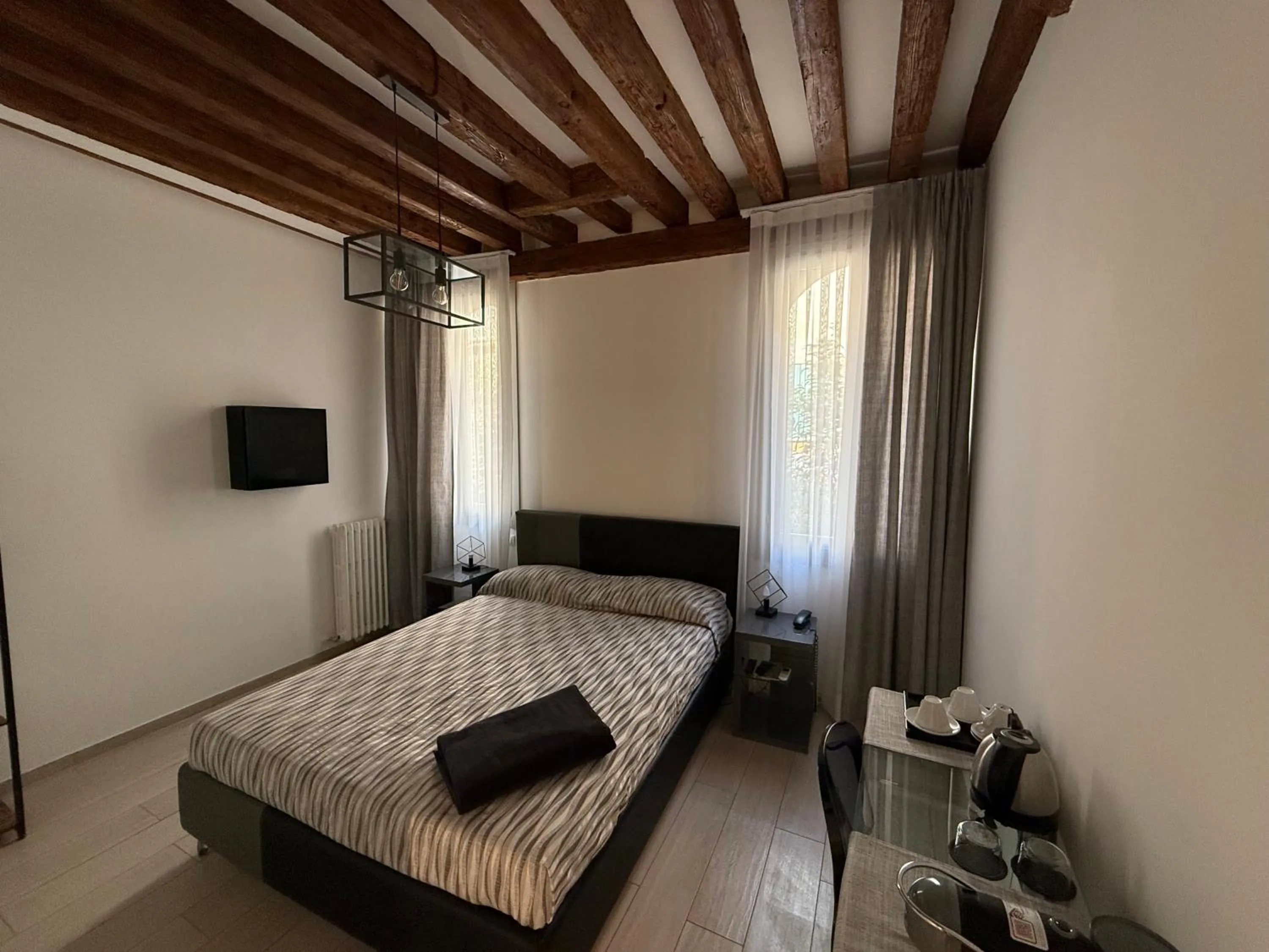 Bedroom, Bed in Albergo Marin