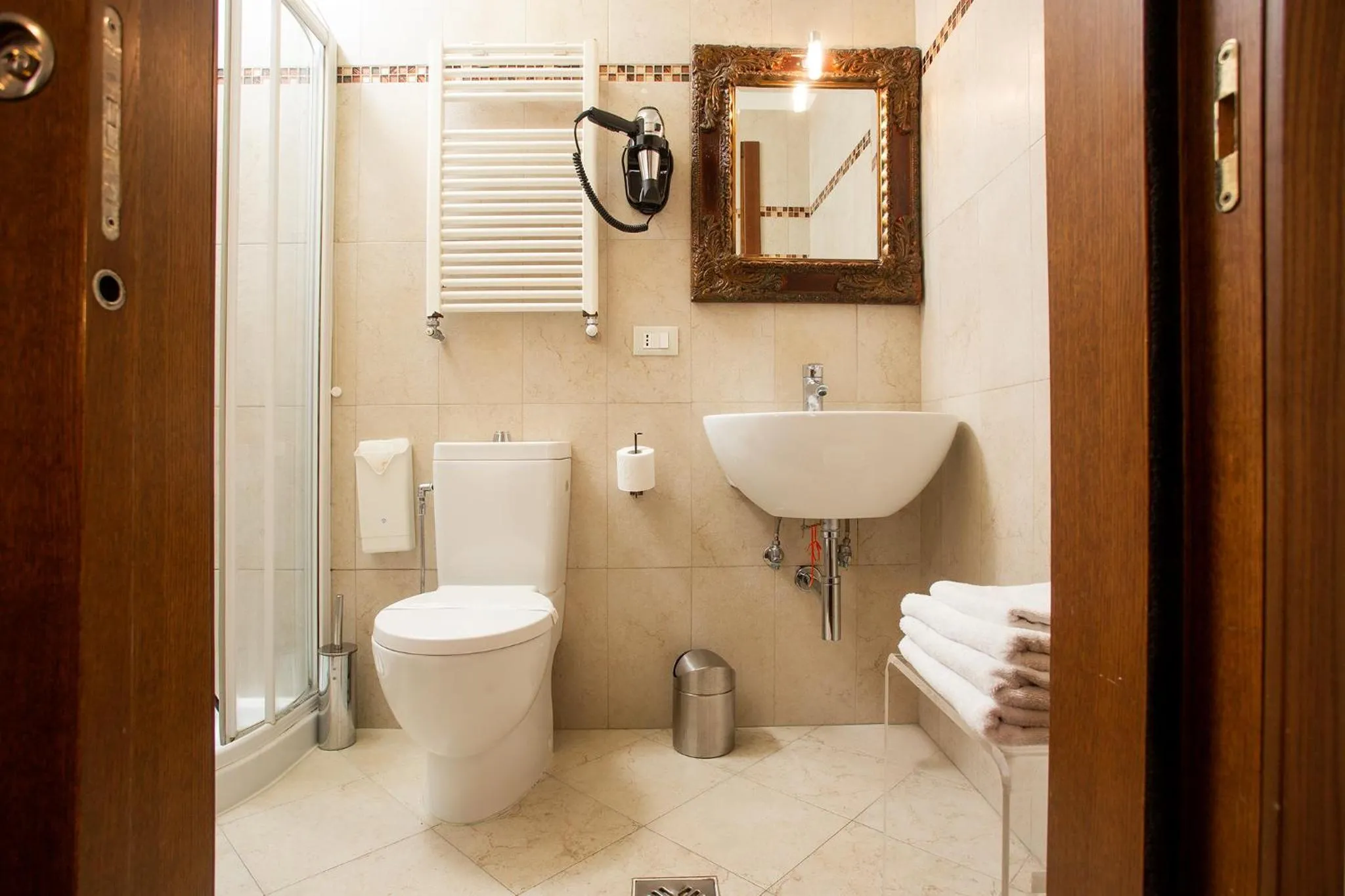 Bathroom in Albergo Marin