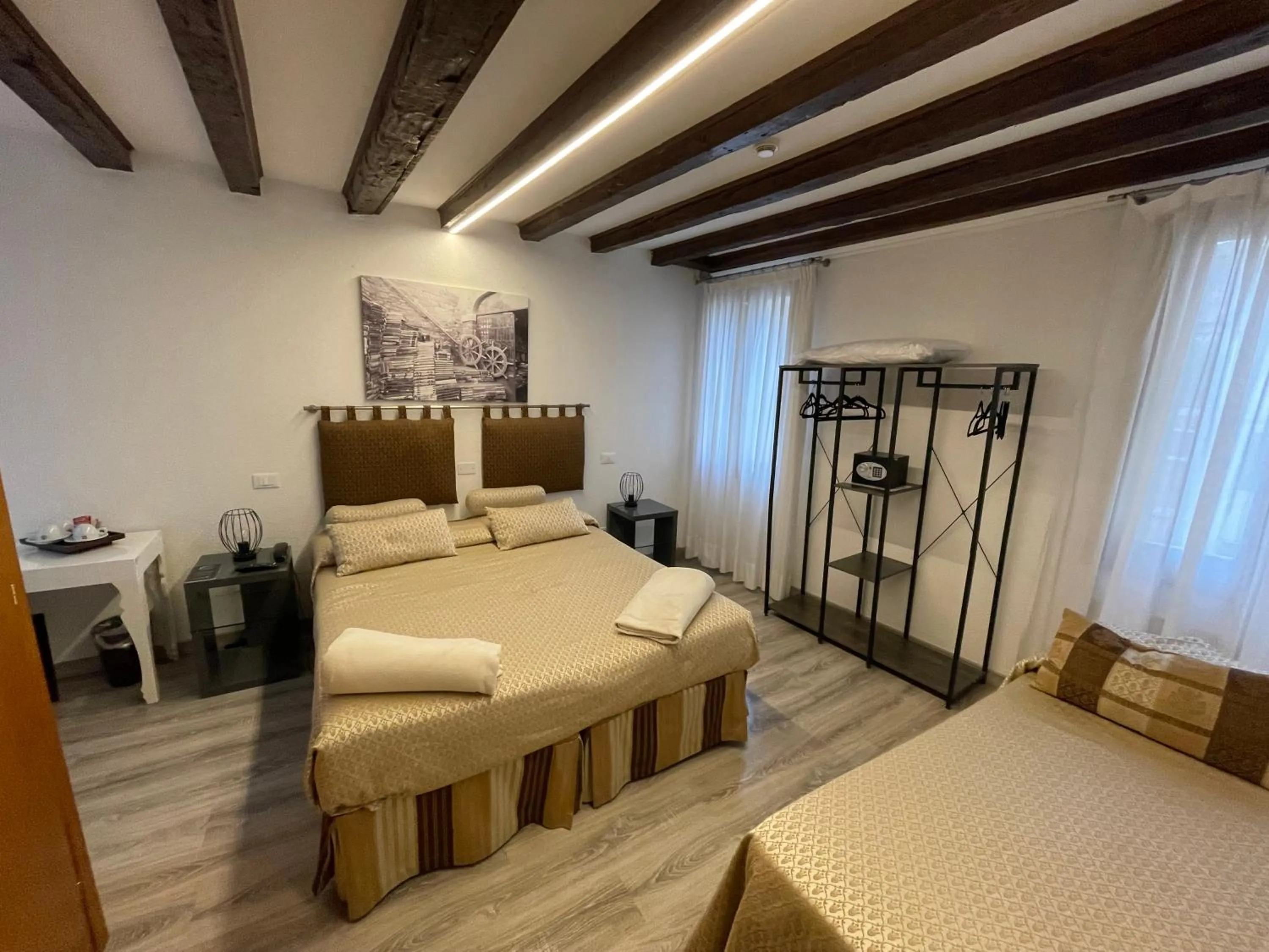 Bedroom, Bed in Albergo Marin