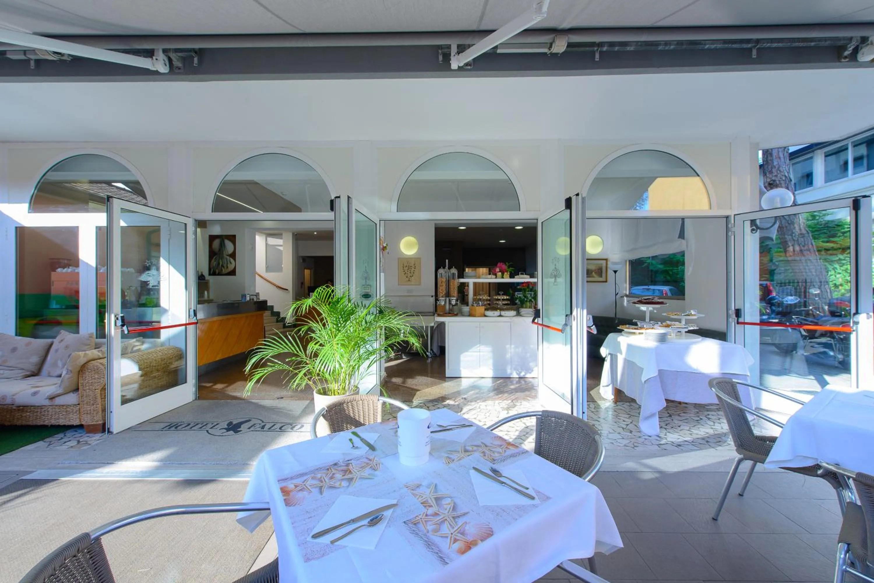 Restaurant/places to eat in Hotel Falco