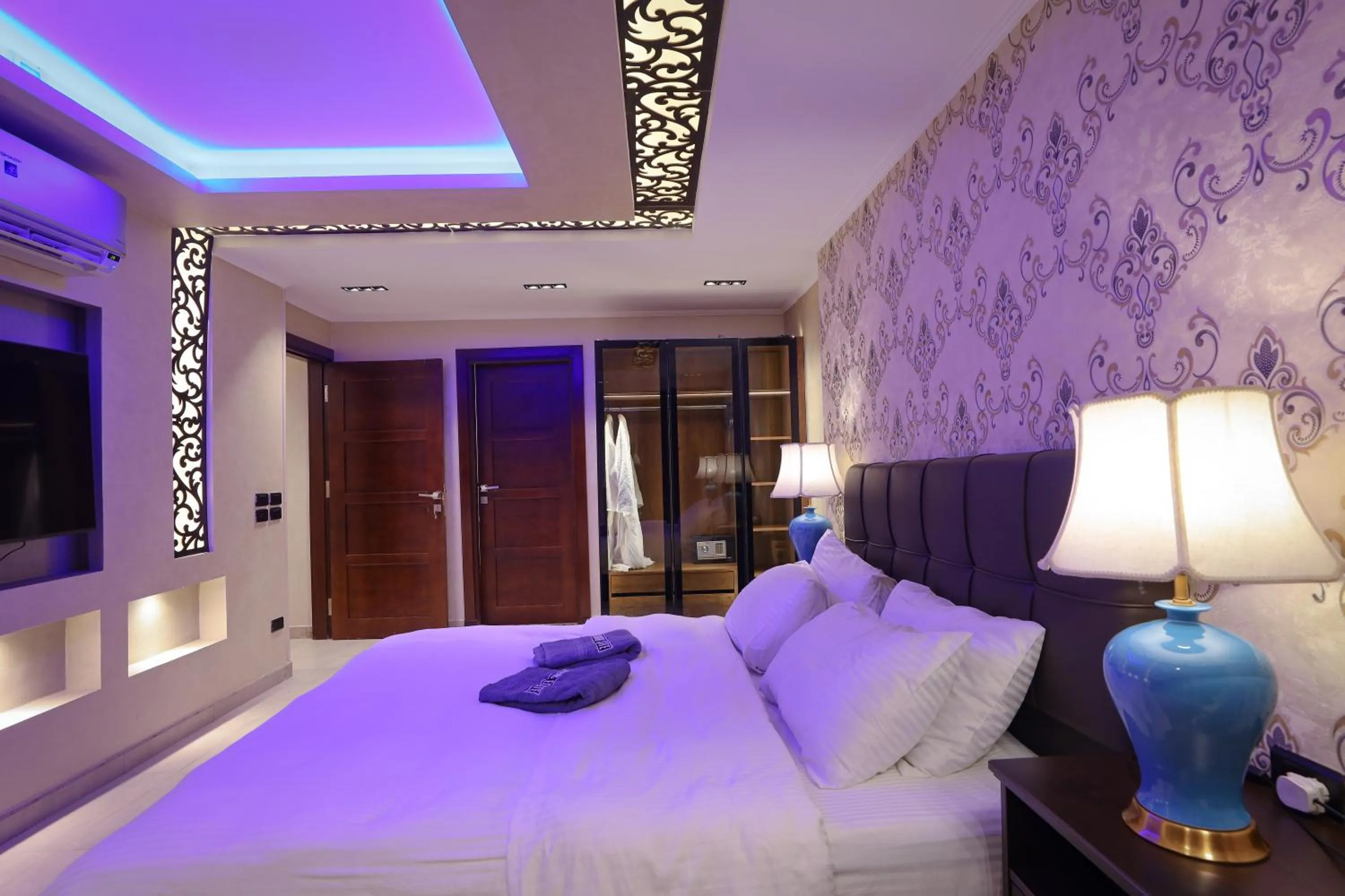 Bedroom, Bed in ArabElite