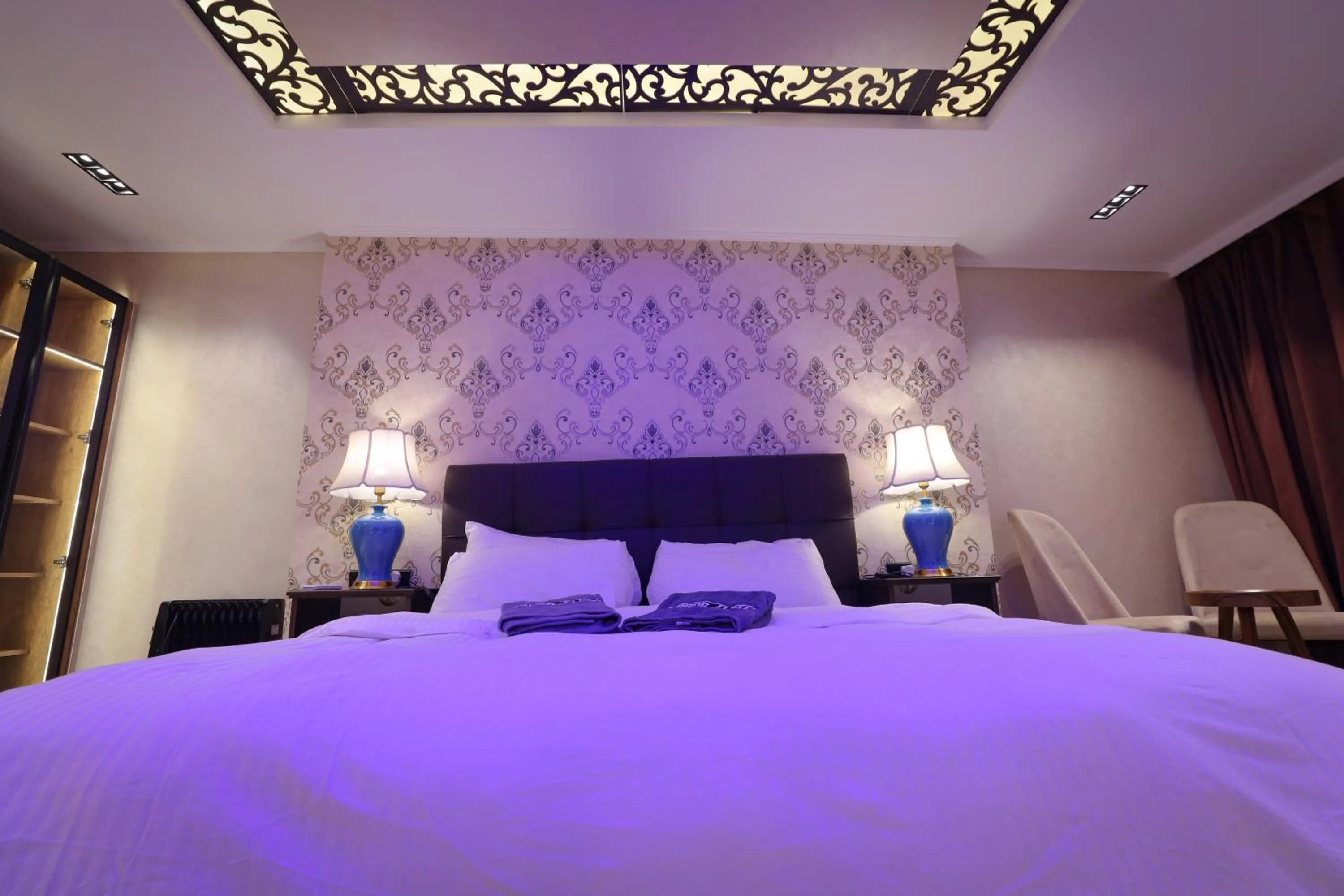 Bedroom, Bed in ArabElite