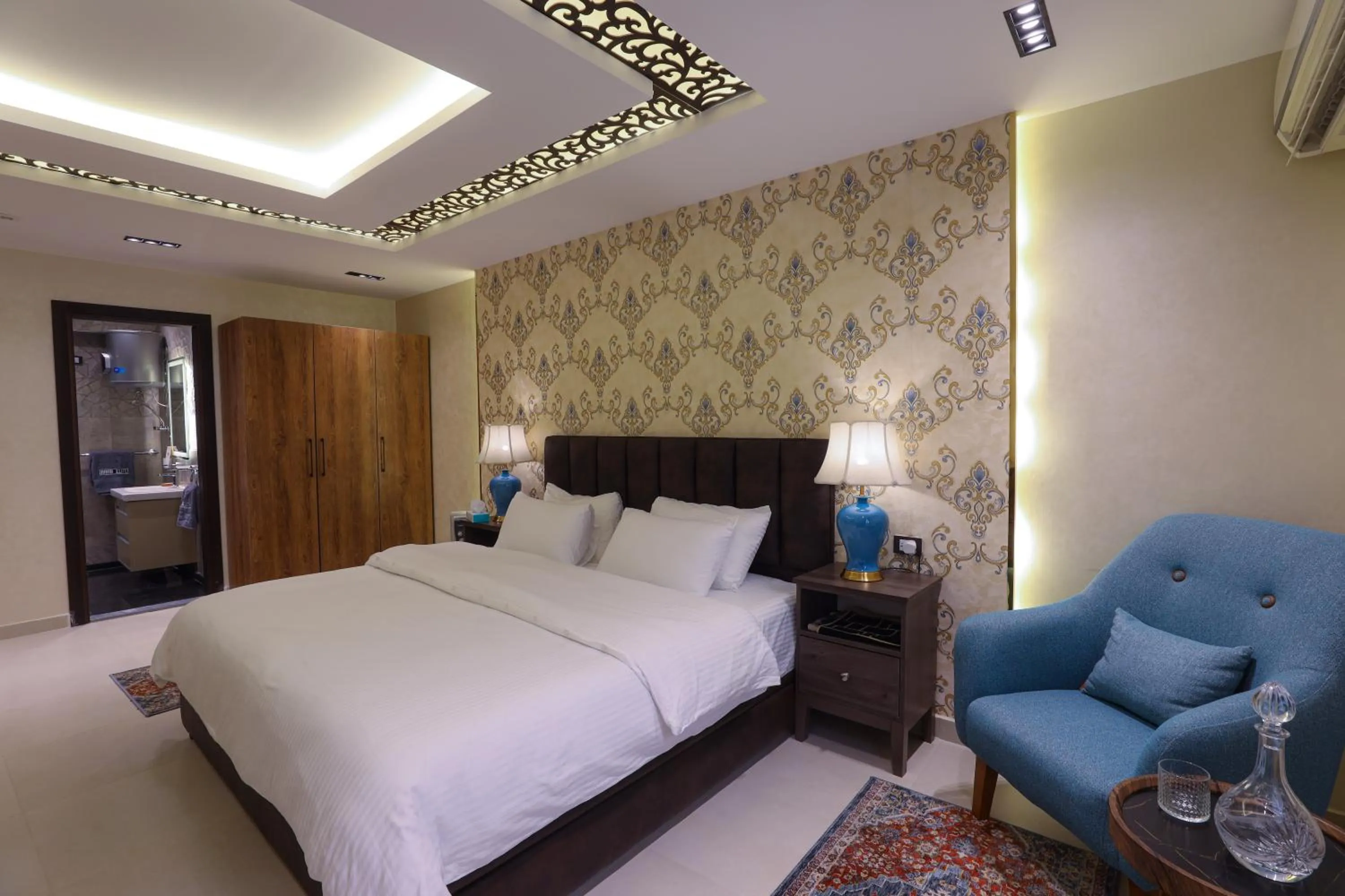 Bedroom, Bed in ArabElite