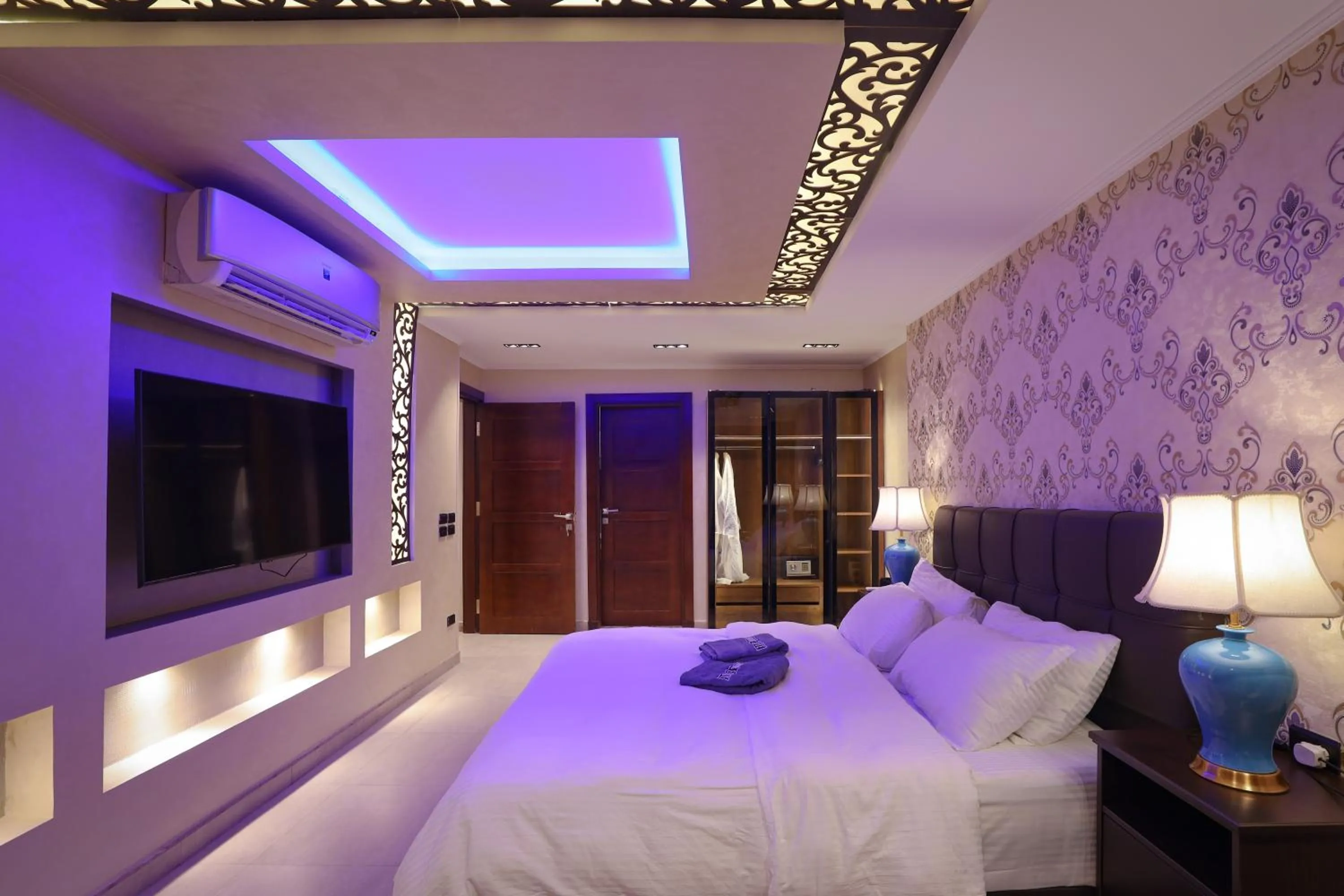 Bedroom, Bed in ArabElite