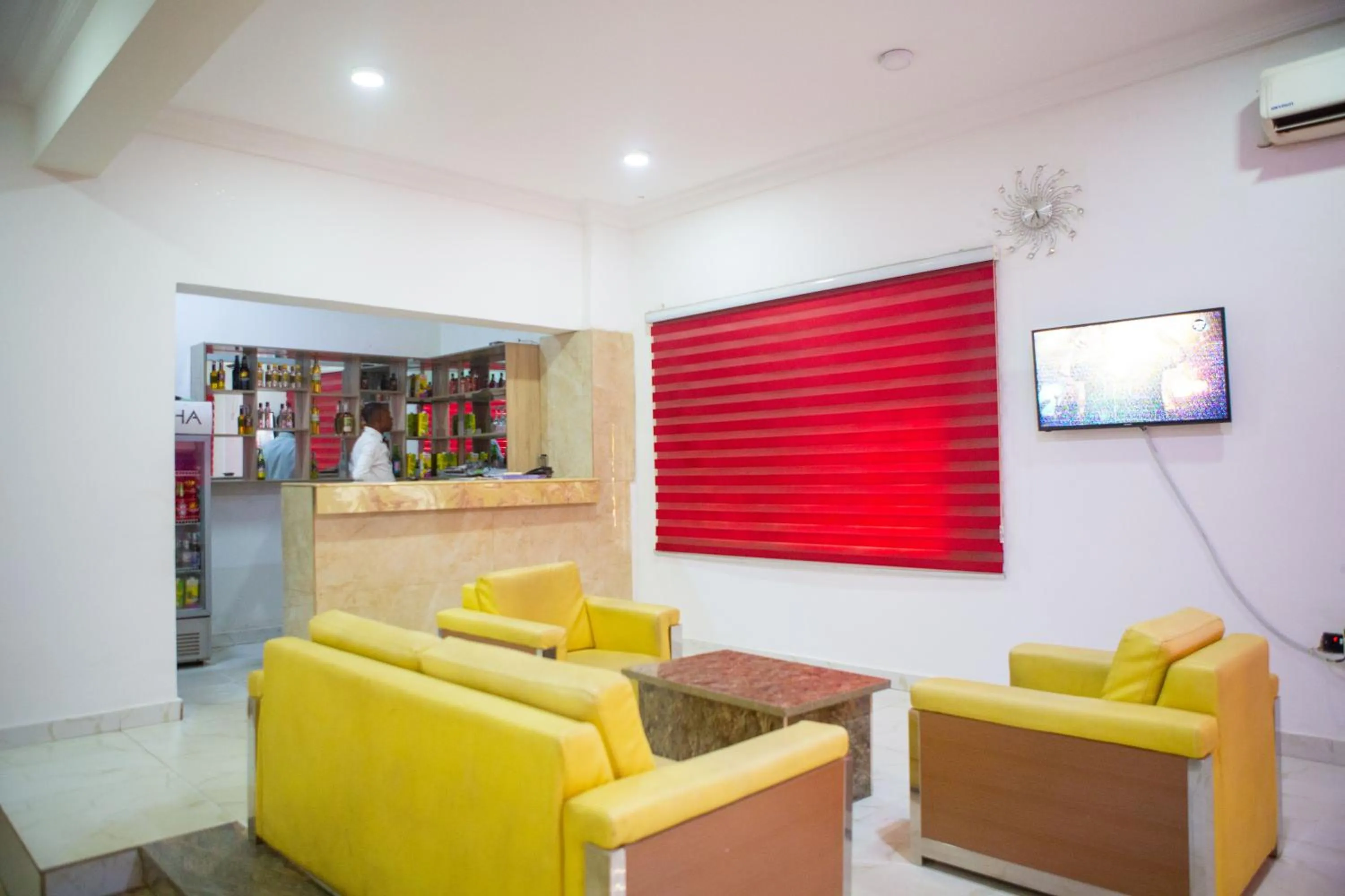 Lounge or bar in ROSES REGENCY HOTEL AND SUITES
